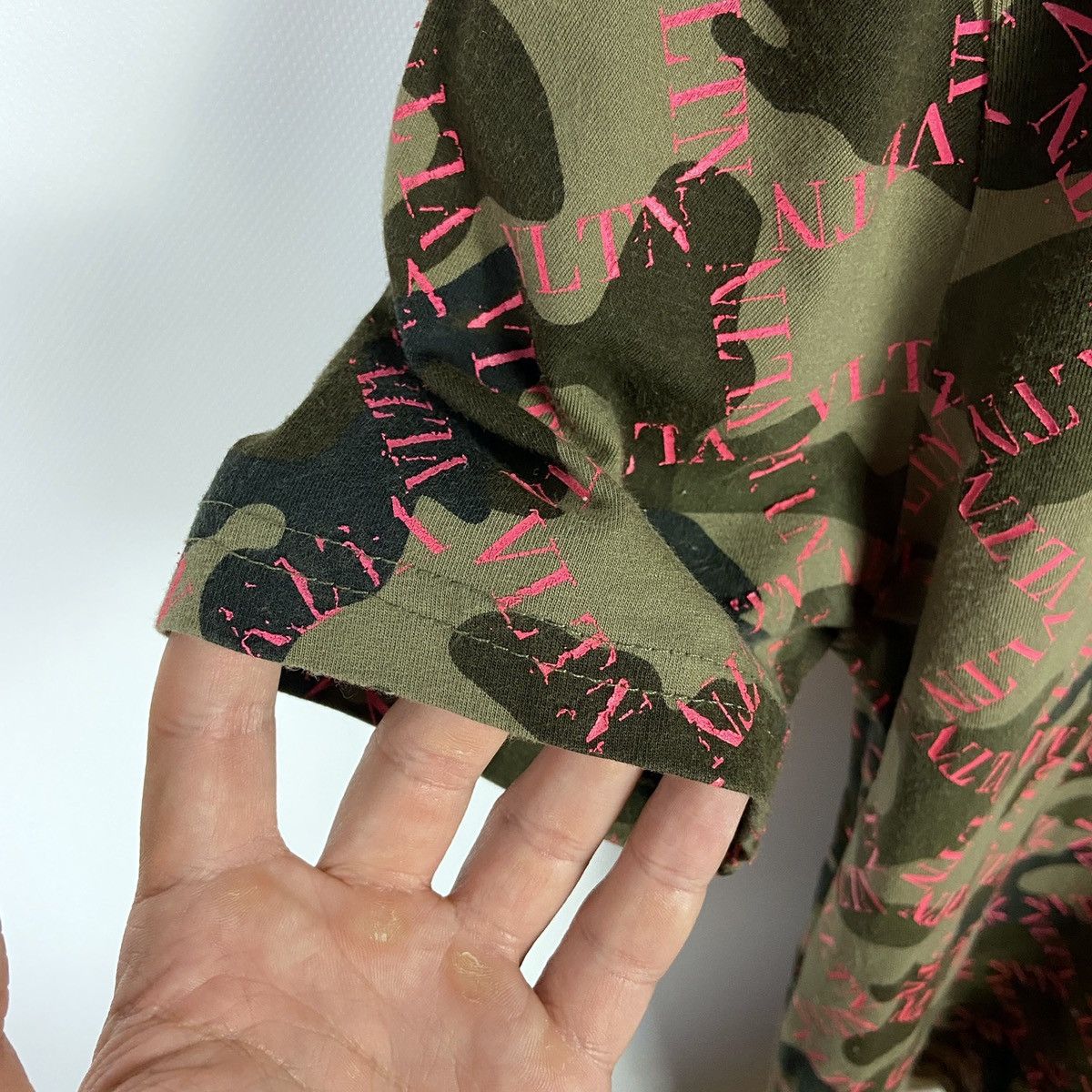 Valentino Vintage Valentino Monogram Camo Woman XL size tee Size US M / EU 48-50 / 2 - 11 Thumbnail