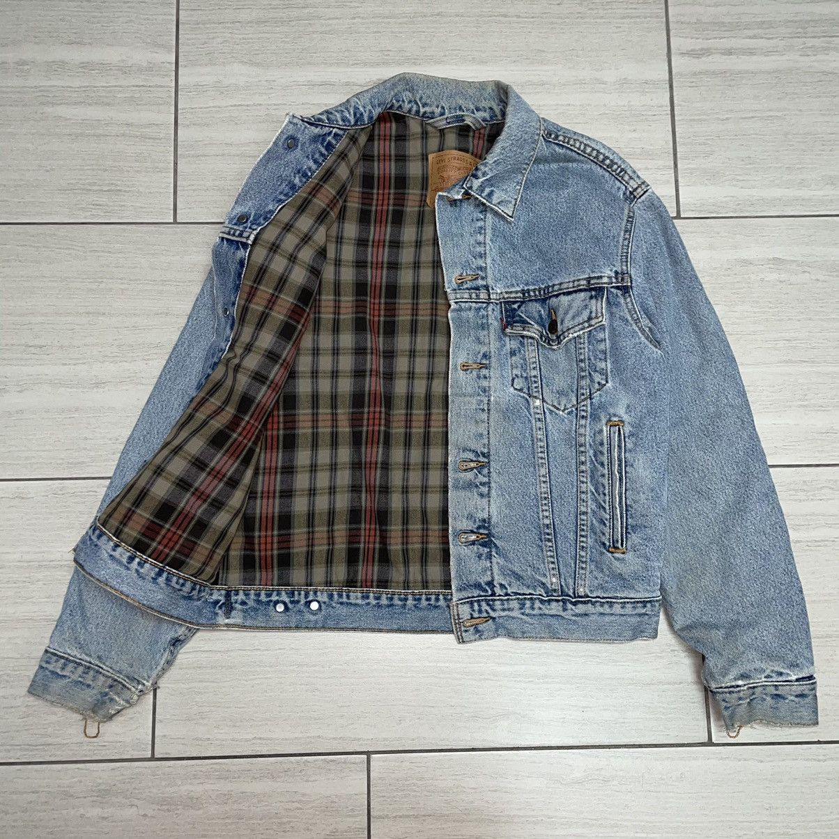 Vintage Levis Denim Trucker Jacket Plaid Lined