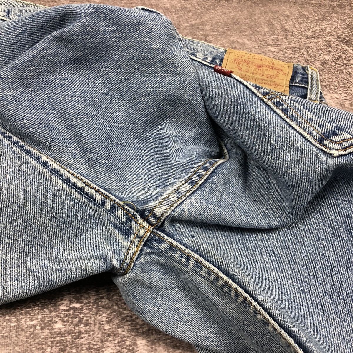 Levi's Vintage 90s Levi’s 501 Denim Jeans 32x32 Made in U.K. Size US 32 / EU 48 - 13 Thumbnail