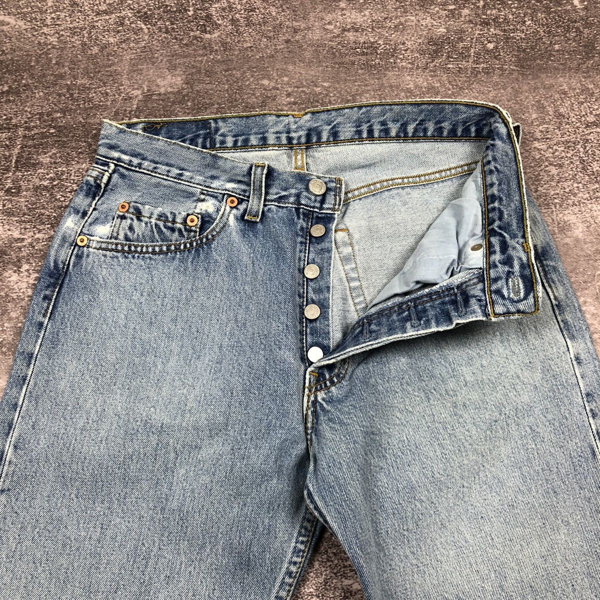 Levi's Vintage 90s Levi’s 501 Denim Jeans 32x32 Made in U.K. Size US 32 / EU 48 - 7 Thumbnail