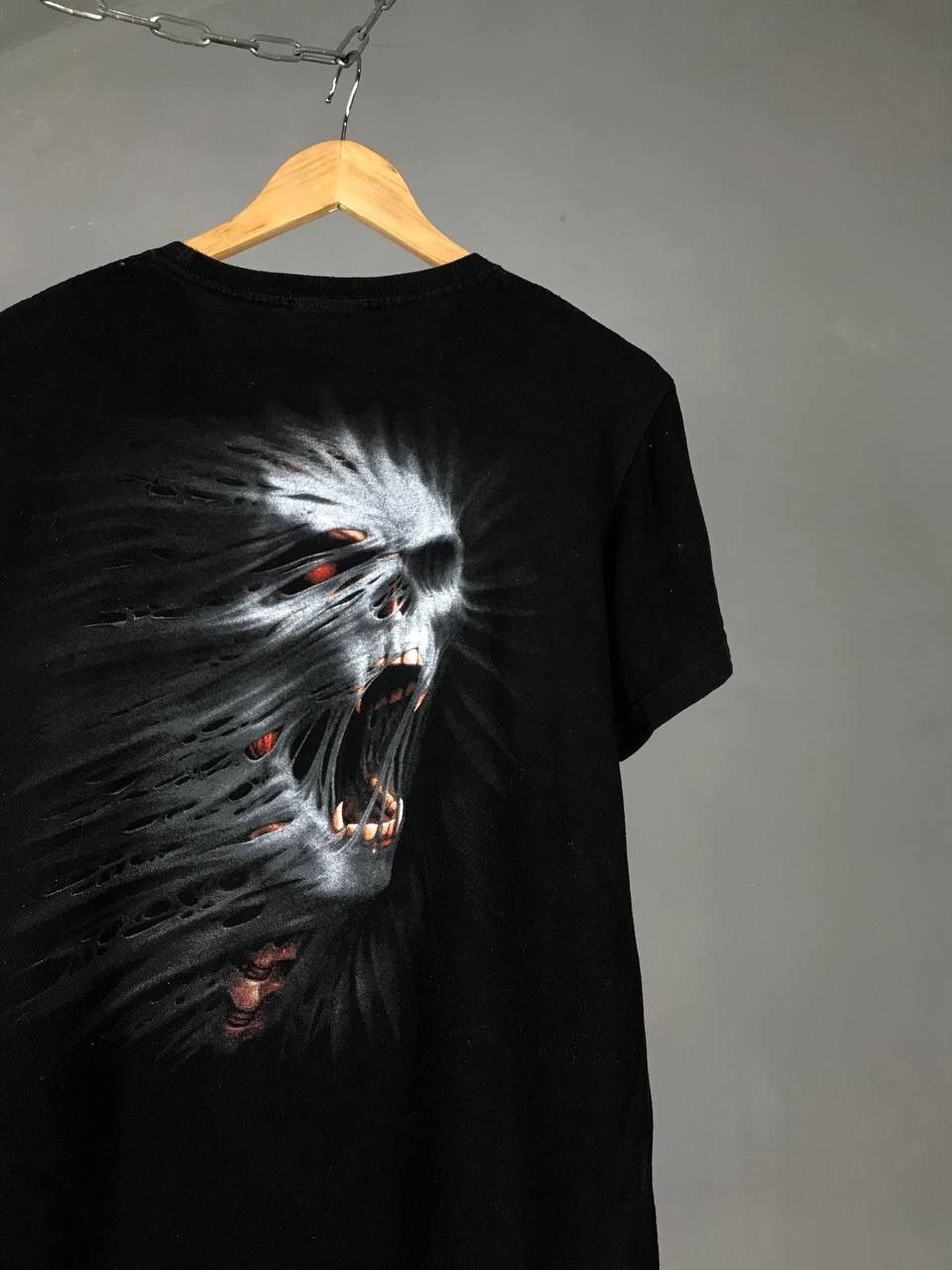 Band Tees Skulls vintage rock overprinted tee Size US S / EU 44-46 / 1 - 7 Thumbnail