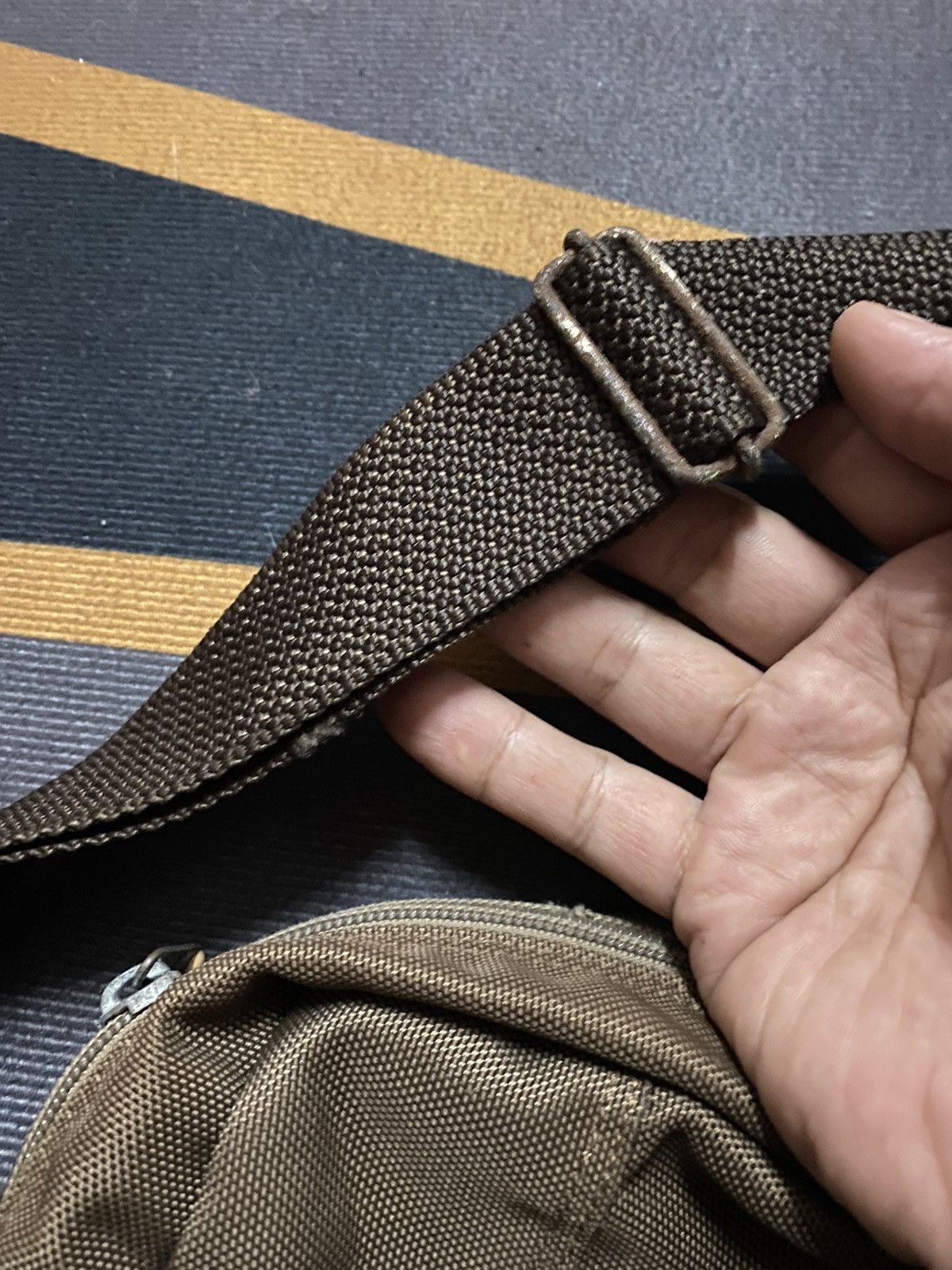 Designer × Issey Miyake 🔥SALE🔥ISSEY MIYAKE SLING BAG RAREEEE Size ONE SIZE - 4 Thumbnail