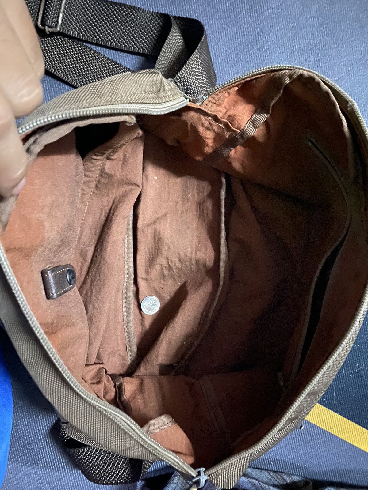 Designer × Issey Miyake 🔥SALE🔥ISSEY MIYAKE SLING BAG RAREEEE Size ONE SIZE - 5 Thumbnail