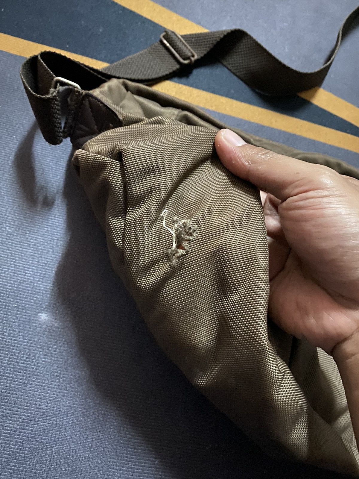 Designer × Issey Miyake 🔥SALE🔥ISSEY MIYAKE SLING BAG RAREEEE Size ONE SIZE - 9 Thumbnail