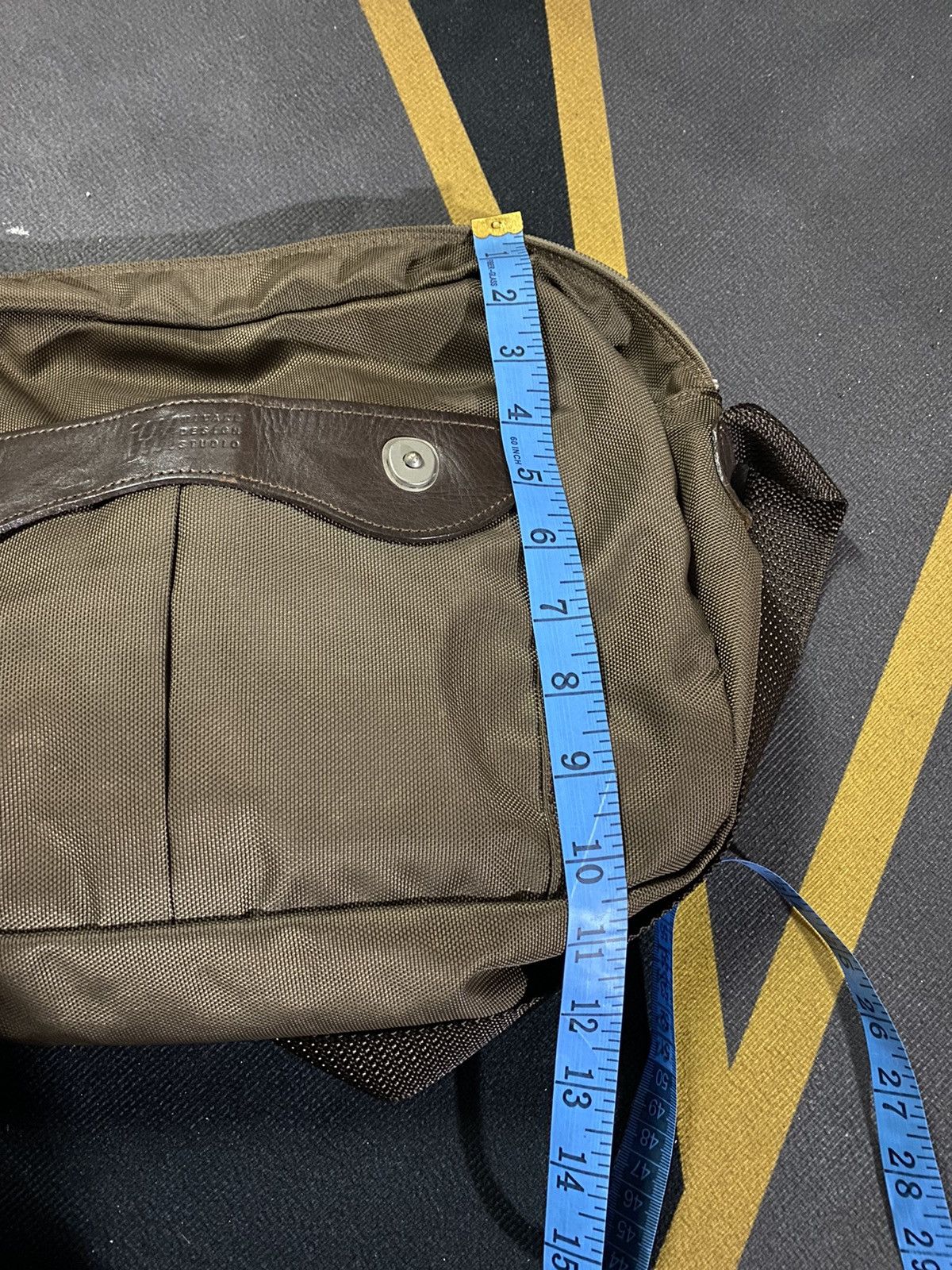 Designer × Issey Miyake 🔥SALE🔥ISSEY MIYAKE SLING BAG RAREEEE Size ONE SIZE - 7 Thumbnail