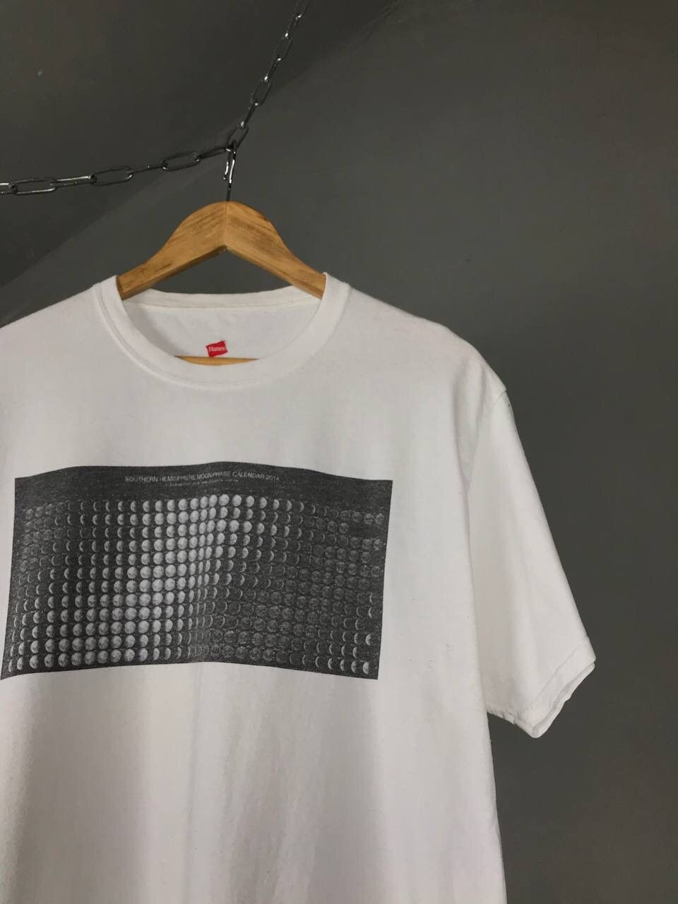 Hanes Moon Calendar 2014 vintage art Hanes tee Size US L / EU 52-54 / 3 - 2 Thumbnail