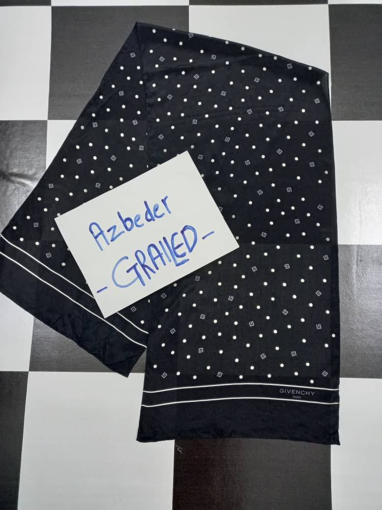 Givenchy Givenchy Paris Scarf Size ONE SIZE - 1 Thumbnail
