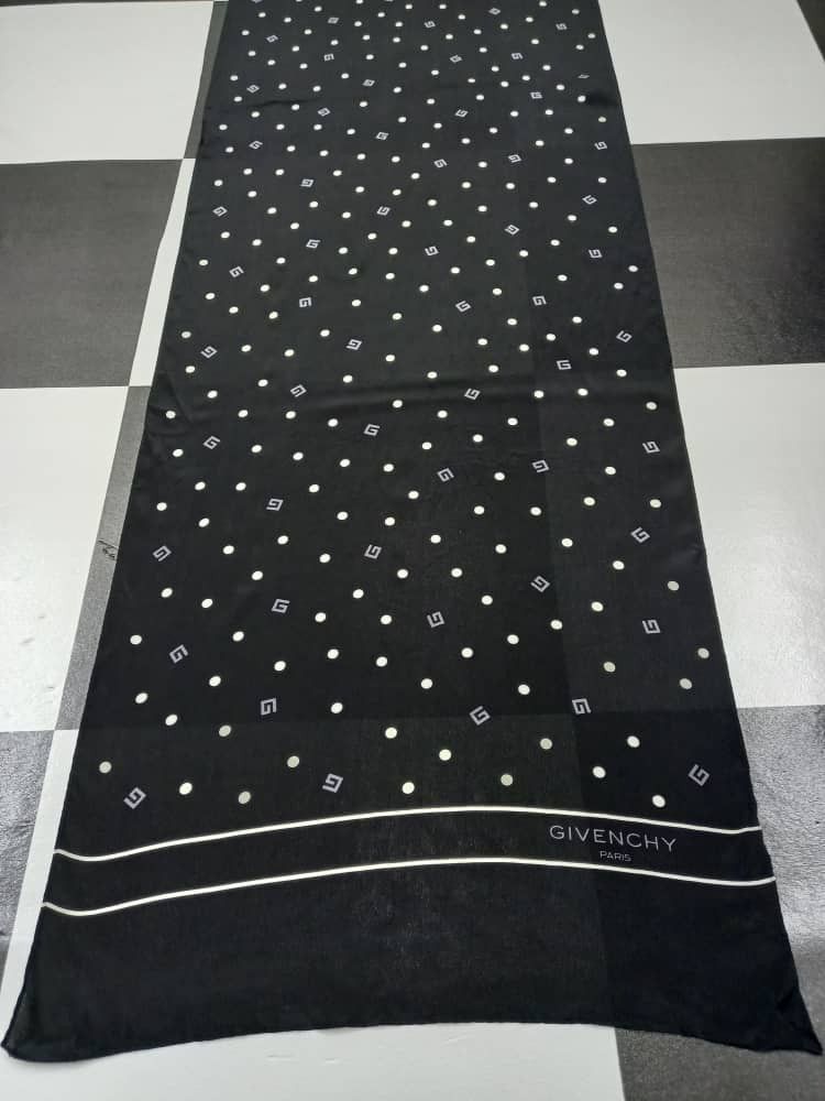 Givenchy Givenchy Paris Scarf Size ONE SIZE - 3 Thumbnail
