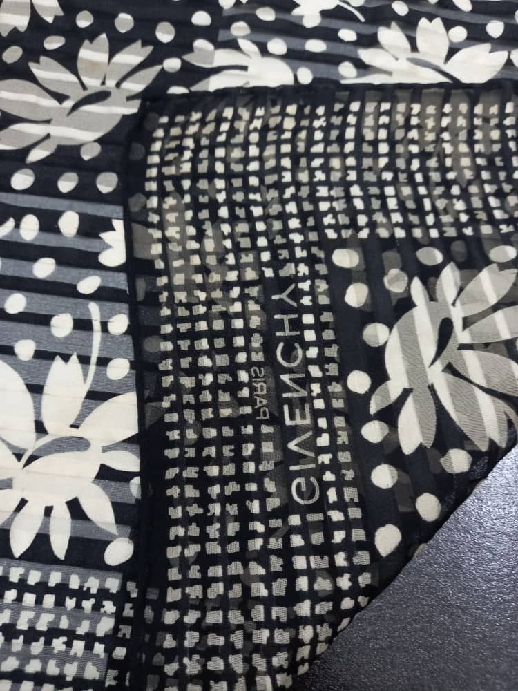 Givenchy Givenchy Paris Scarf Size ONE SIZE - 4 Thumbnail