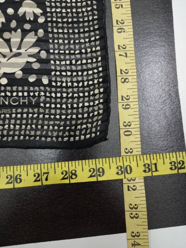 Givenchy Givenchy Paris Scarf Size ONE SIZE - 6 Thumbnail