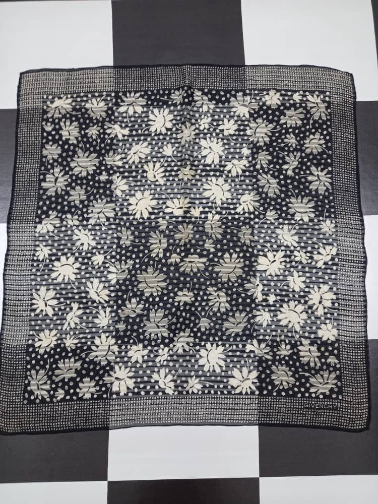 Givenchy Givenchy Paris Scarf Size ONE SIZE - 8 Thumbnail