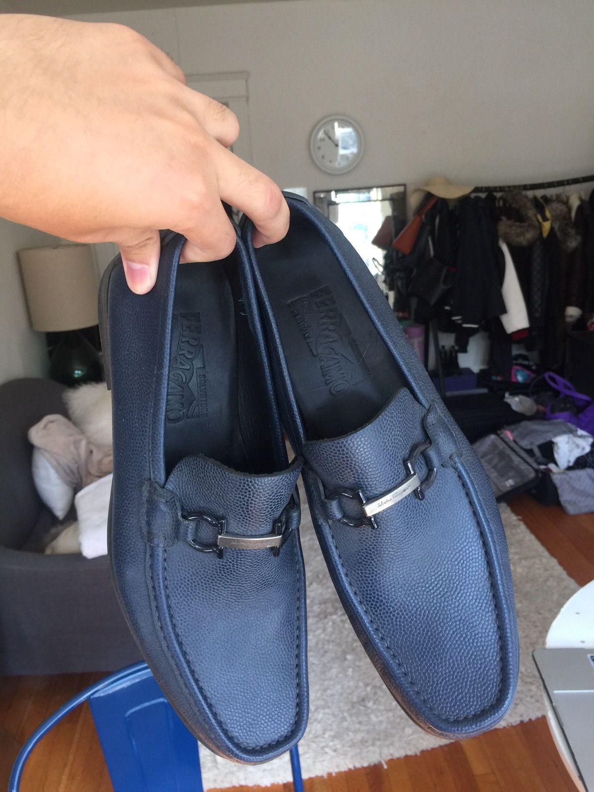 ほぼ新品 フェラガモVARA NAVY スウェード ほぼ新品 フェラガモVARA NAVY スウェード 靴