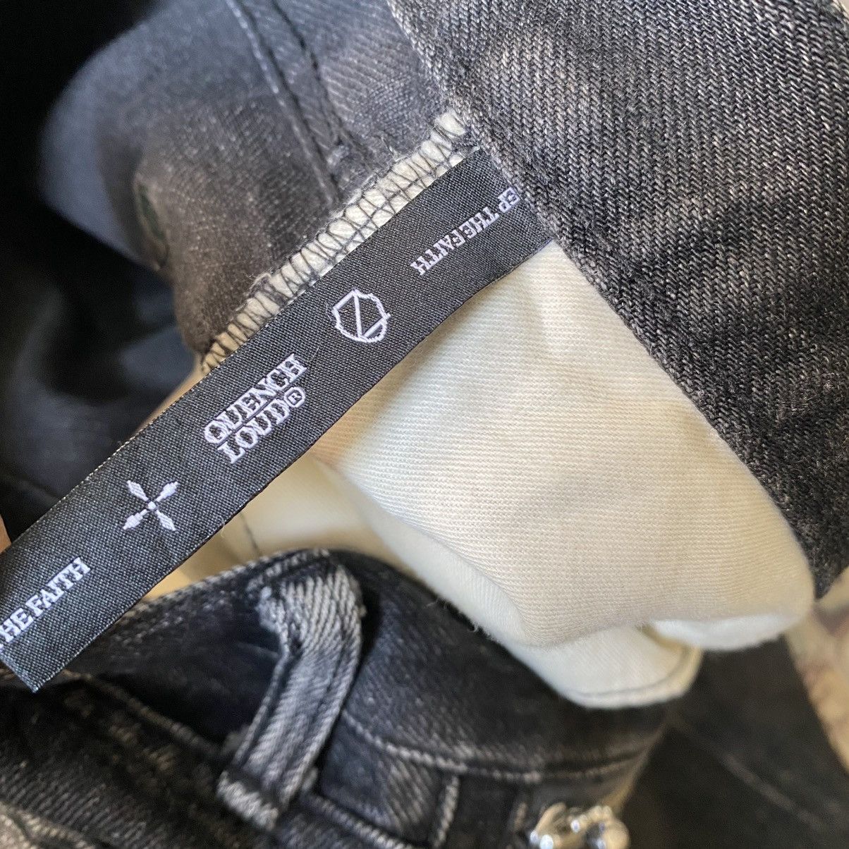 QUENCHLOUD QUENCHLOUD Distressed Denim Jeans Keep The Faith Size US 33 - 19 Thumbnail
