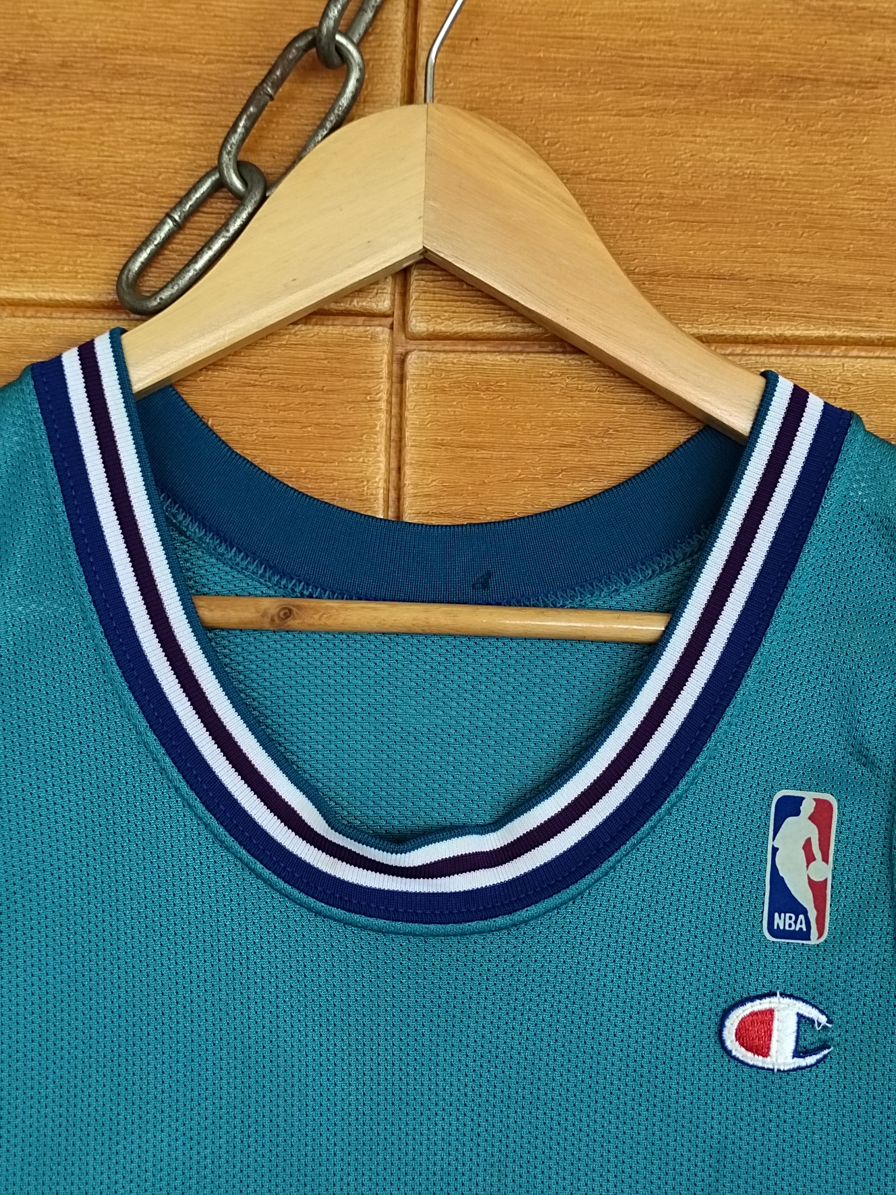 Champion Vintage 90s Champion Larry Johnson #2 NBA Charlotte Hornets Size US M / EU 48-50 / 2 - 7 Thumbnail