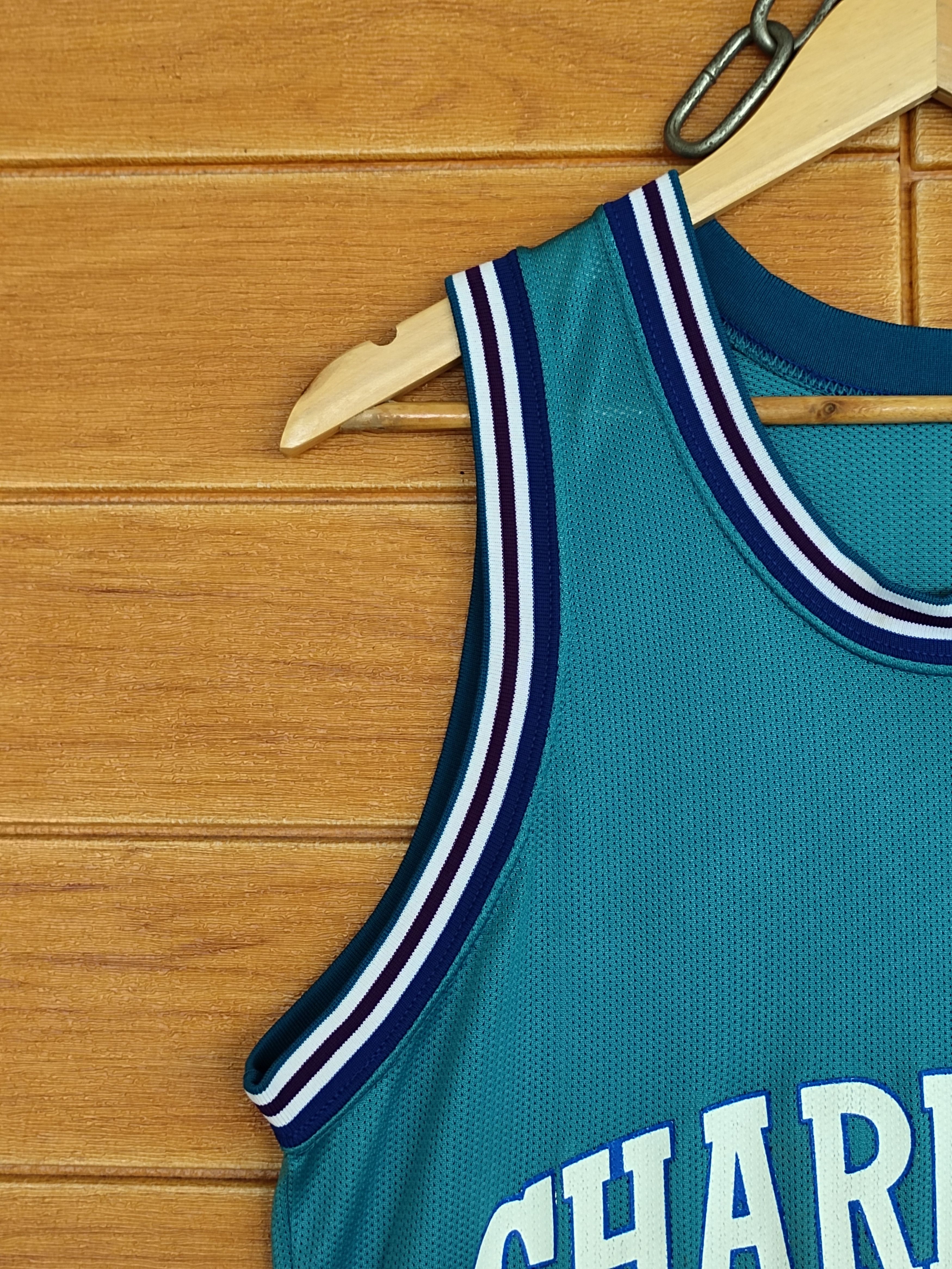 Champion Vintage 90s Champion Larry Johnson #2 NBA Charlotte Hornets Size US M / EU 48-50 / 2 - 9 Thumbnail