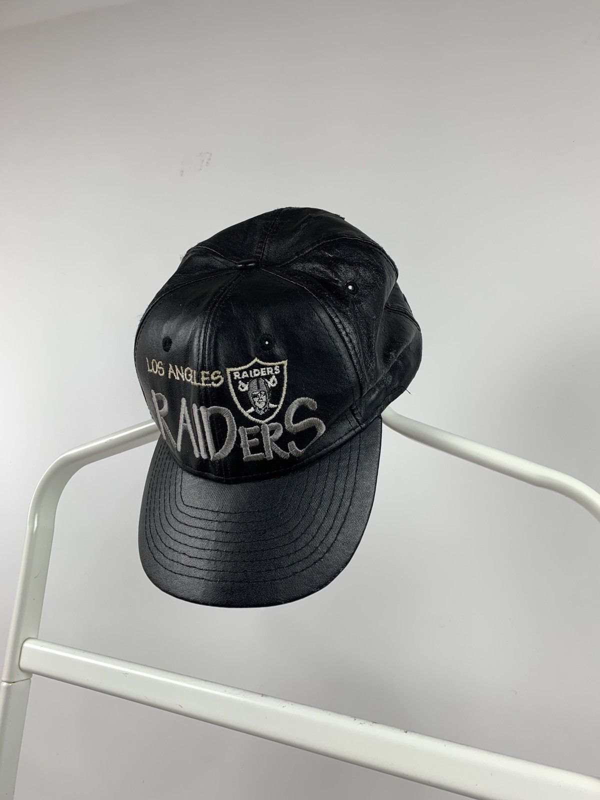 NFL 1996 Los Angeles Raiders NFL 4Real PU Leather Cap Size ONE SIZE - 7 Thumbnail
