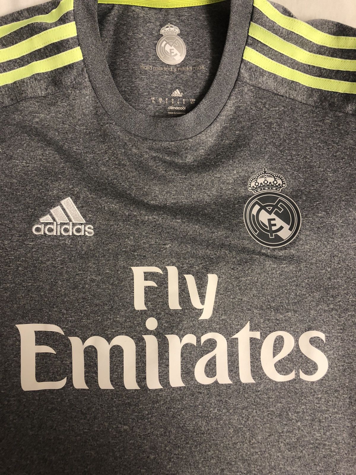 Adidas REAL MADRID ADIDAS RARE AWAY SOCCER FOOTBALL JERSEY Size US S / EU 44-46 / 1 - 3 Thumbnail