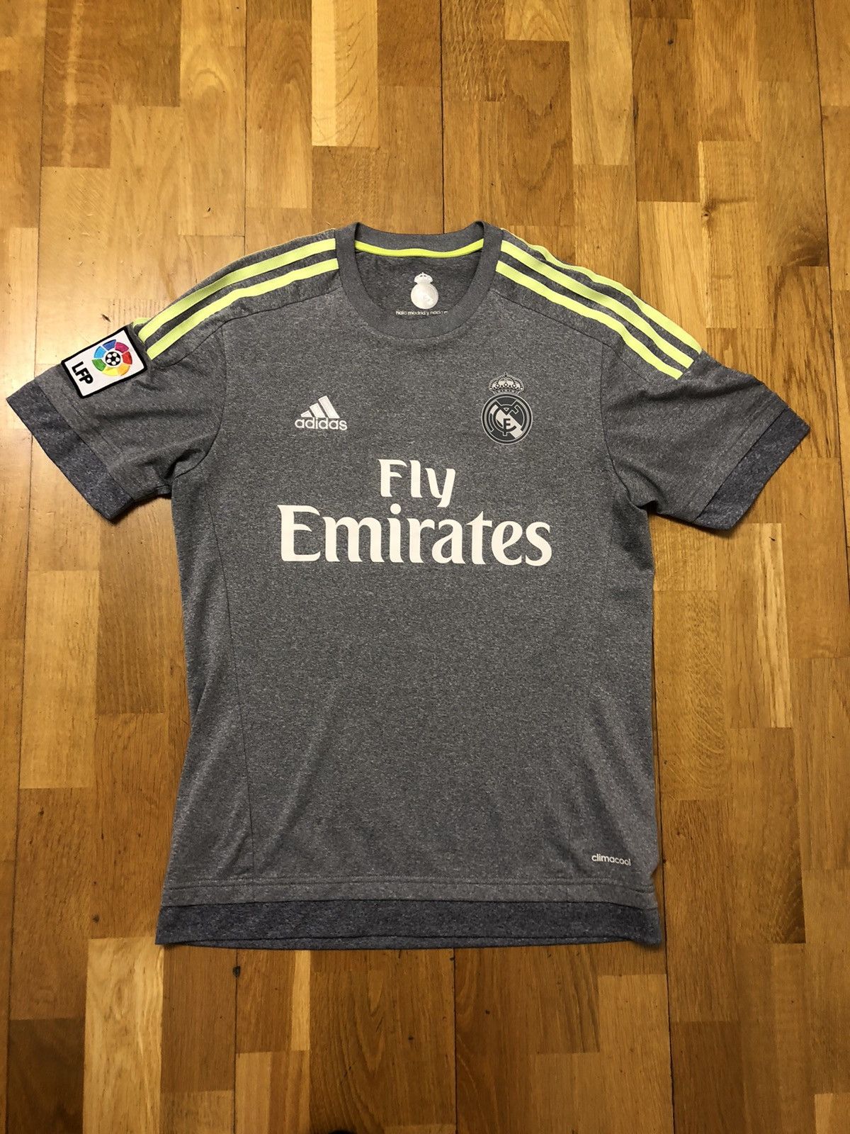 Adidas REAL MADRID ADIDAS RARE AWAY SOCCER FOOTBALL JERSEY Size US S / EU 44-46 / 1 - 1 Thumbnail