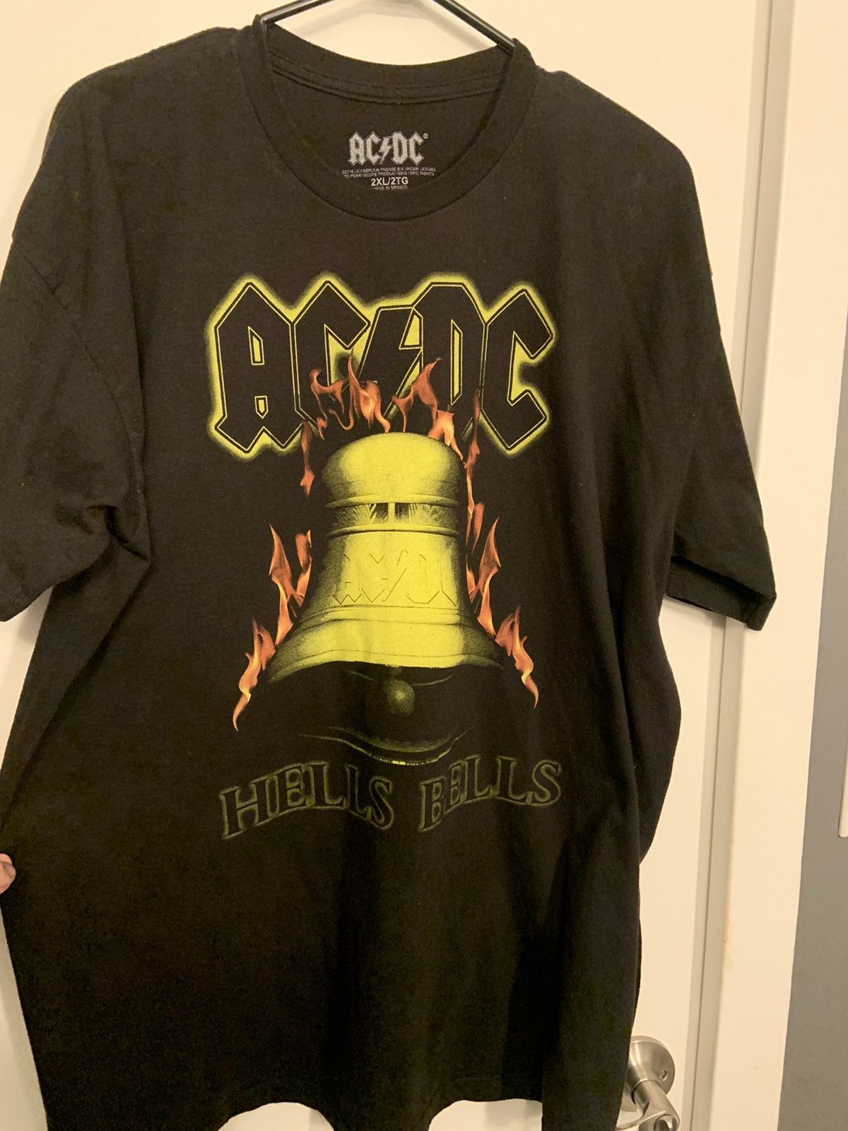 Vintage AC/DC shirt Hells Bells Size US XXL / EU 58 / 5 - 1 Thumbnail