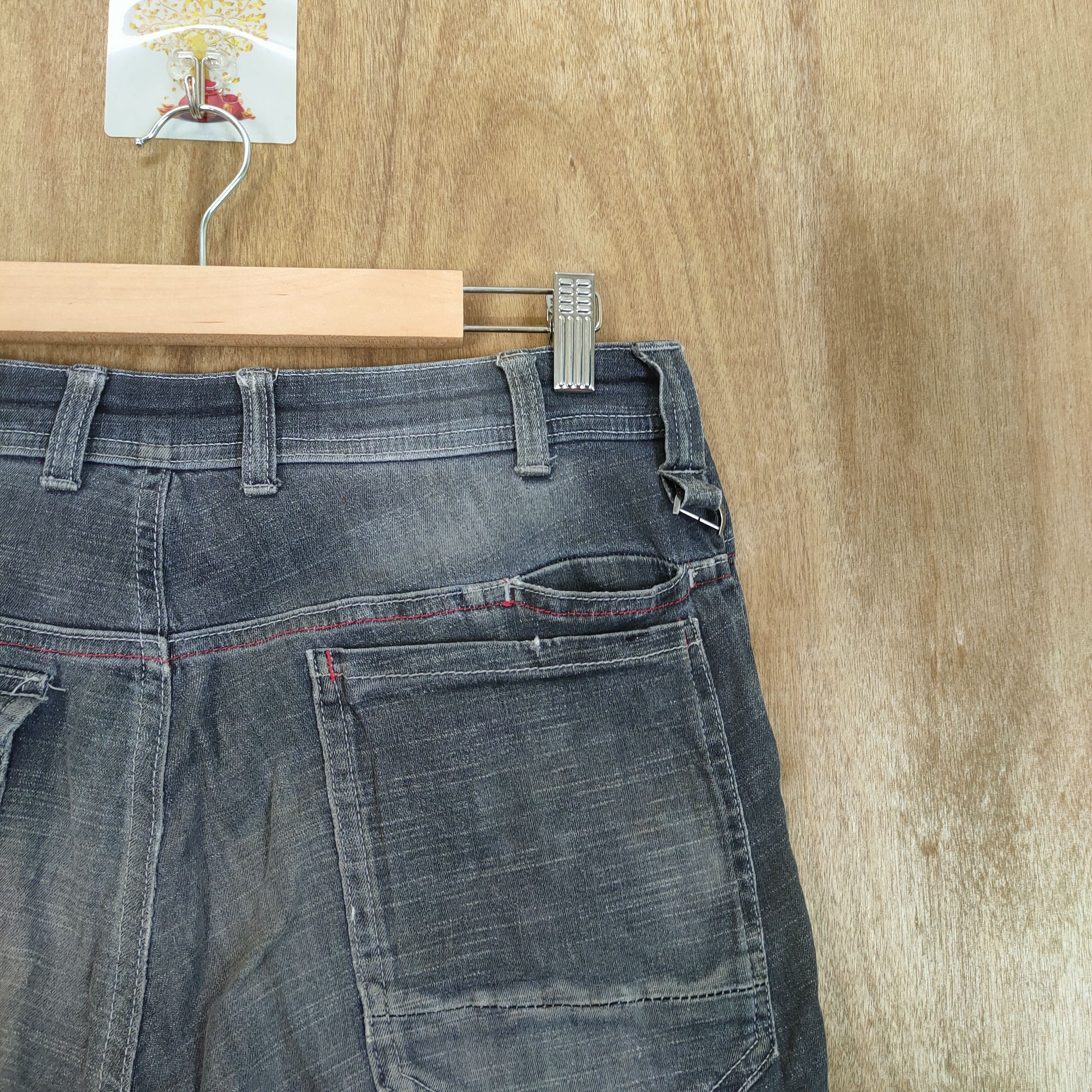 Japanese Brand VINTAGE DISTRESSED FADED RUSTY BLACK CARGO PANTS Size US 32 / EU 48 - 13 Thumbnail