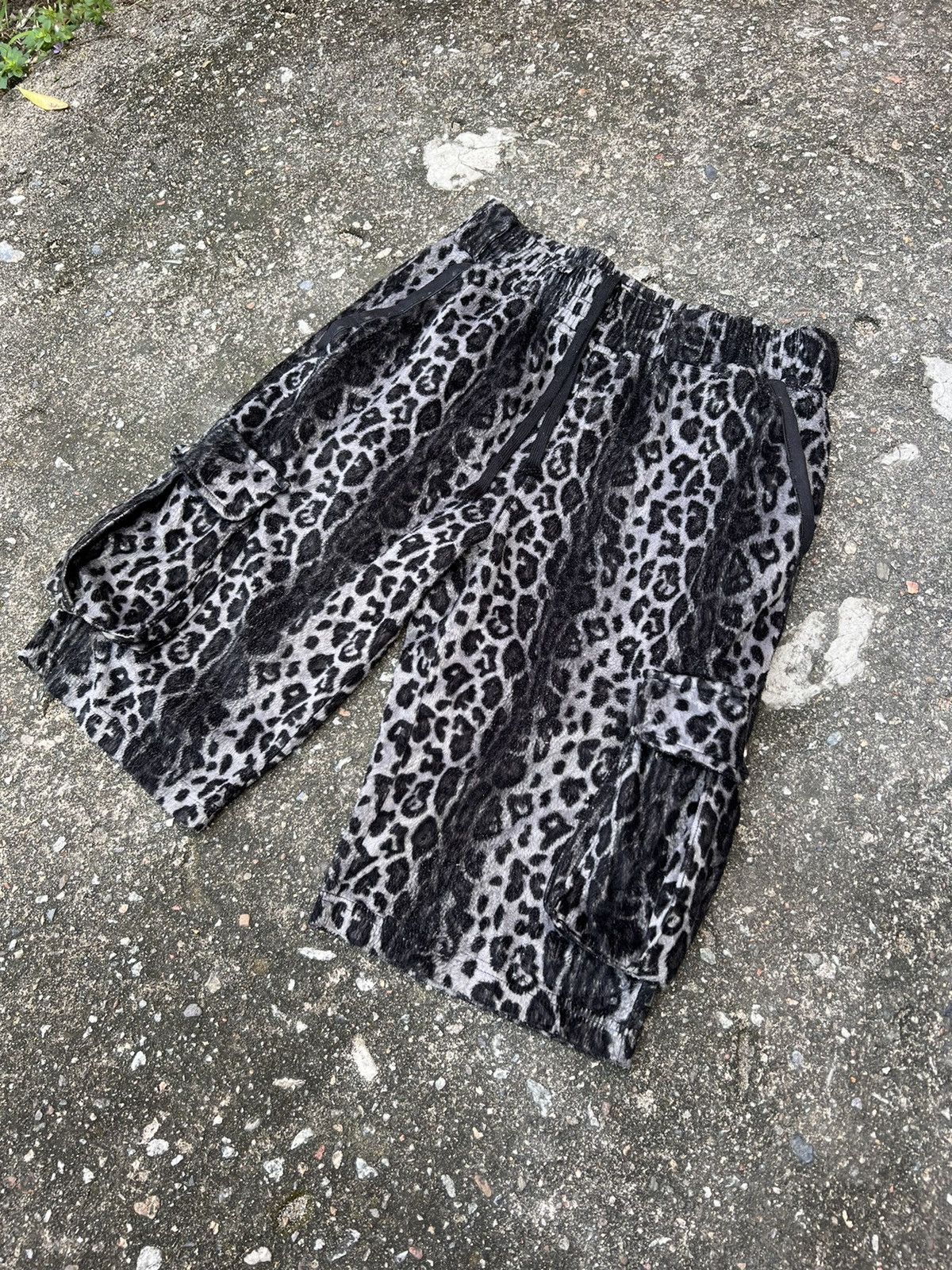 Vintage Vintage Leopard Short Sweatpants Size US 32 / EU 48 - 2 Thumbnail