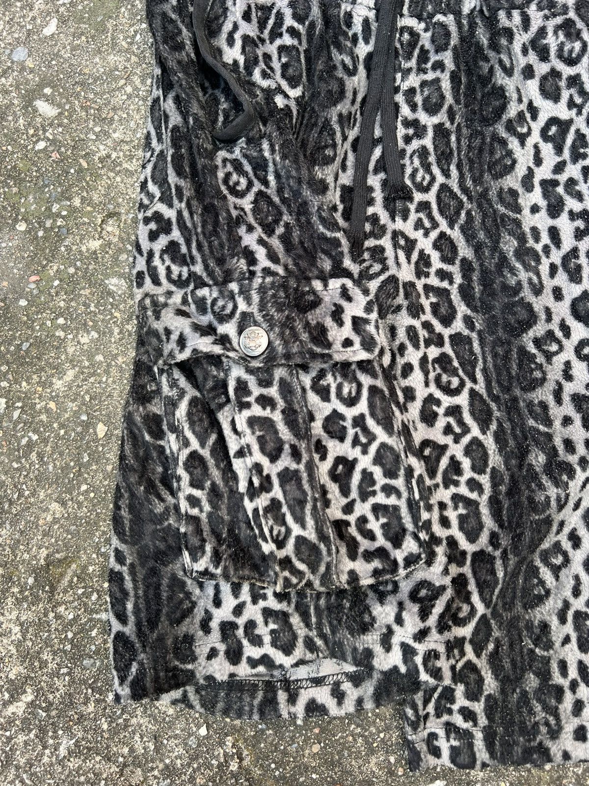 Vintage Vintage Leopard Short Sweatpants Size US 32 / EU 48 - 4 Thumbnail