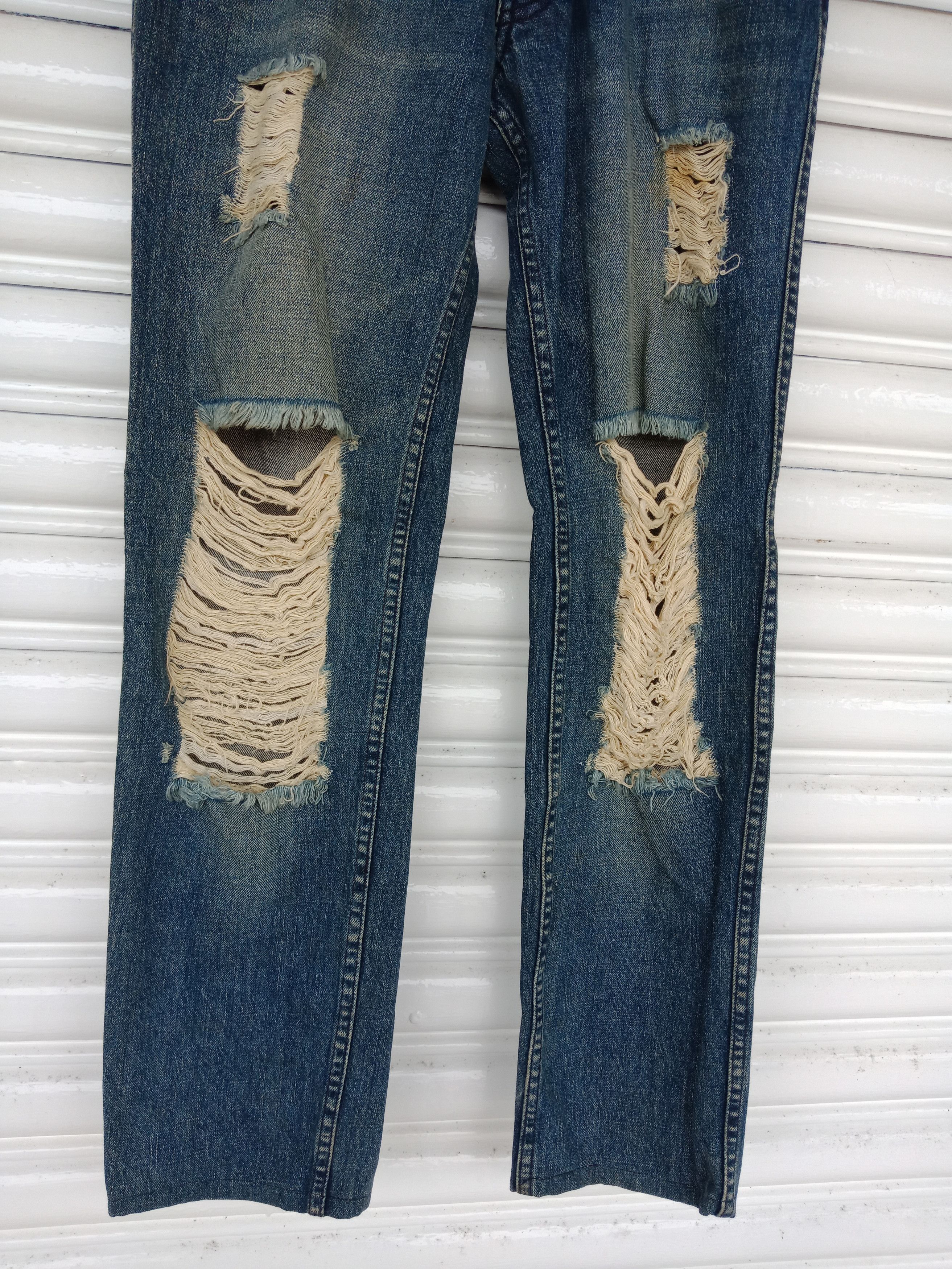 In The Attic World Wide Love Distressed Denim Size US 31 - 8 Thumbnail