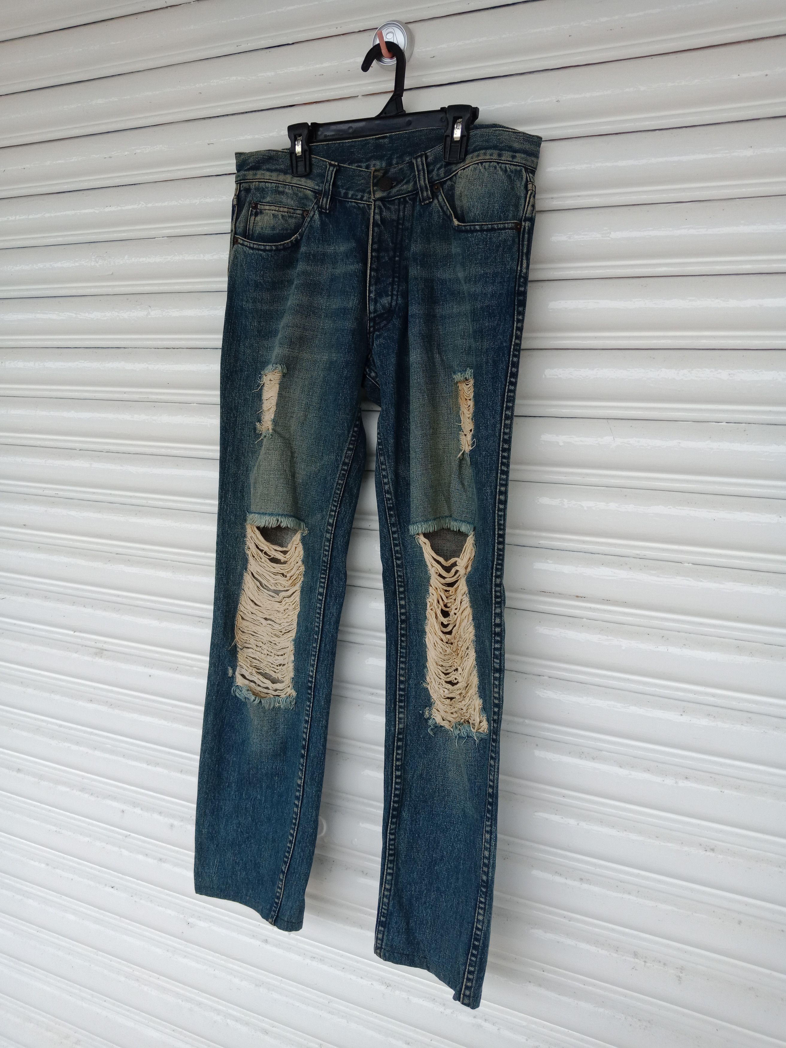 In The Attic World Wide Love Distressed Denim Size US 31 - 3 Thumbnail