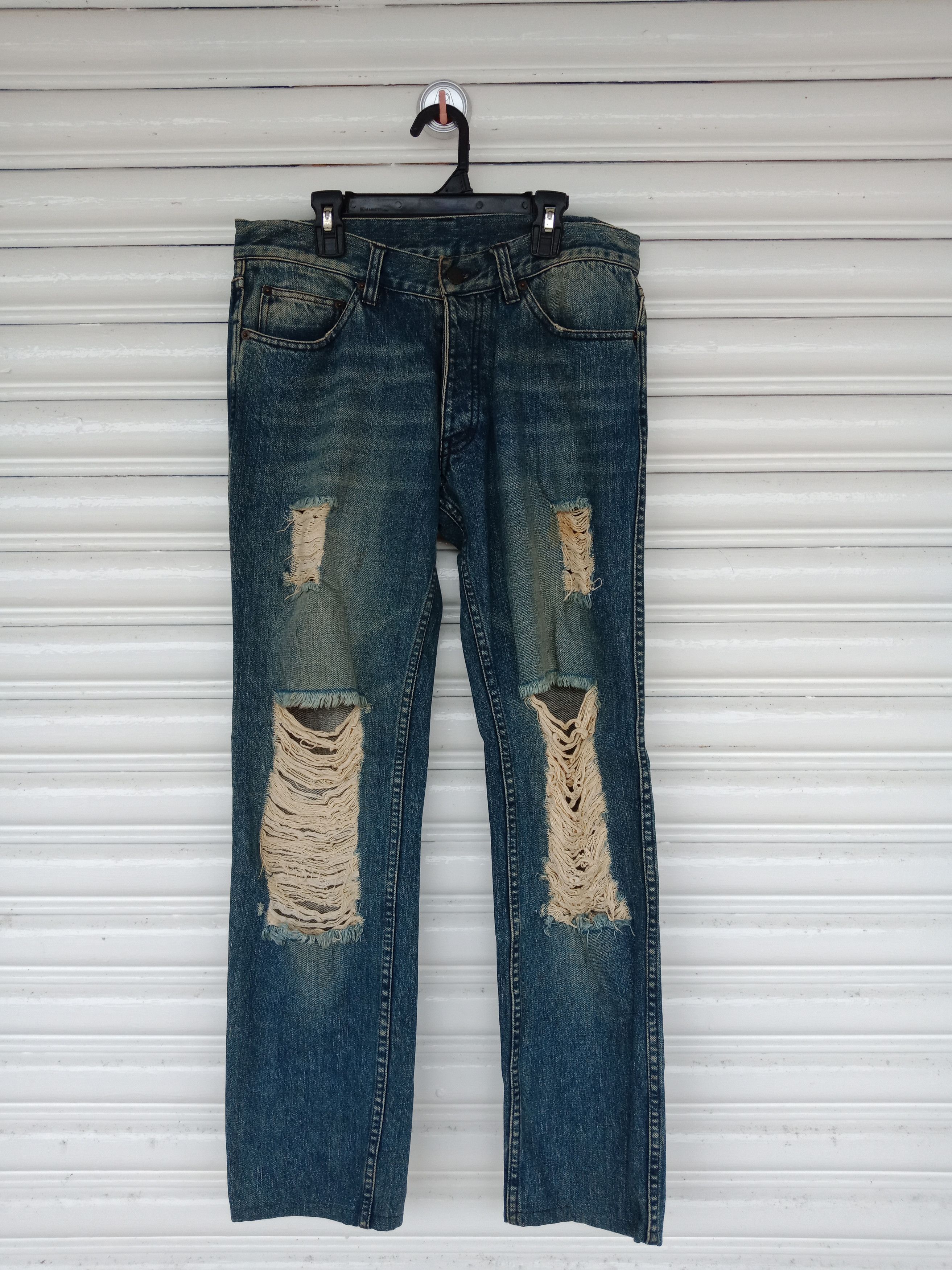 In The Attic World Wide Love Distressed Denim Size US 31 - 1 Thumbnail