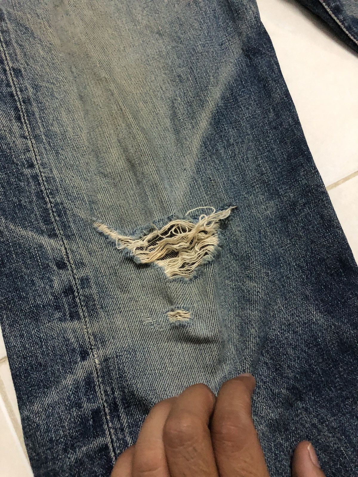 Levi's Vintage 702 Capital E LEVIS Back Buckle Distressed Denim Size US 28 / EU 44 - 5 Thumbnail