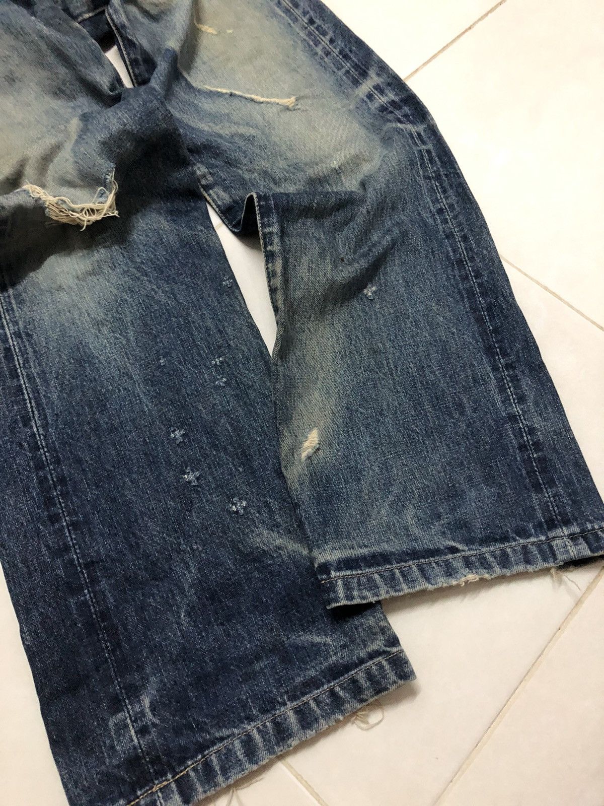 Levi's Vintage 702 Capital E LEVIS Back Buckle Distressed Denim Size US 28 / EU 44 - 8 Thumbnail