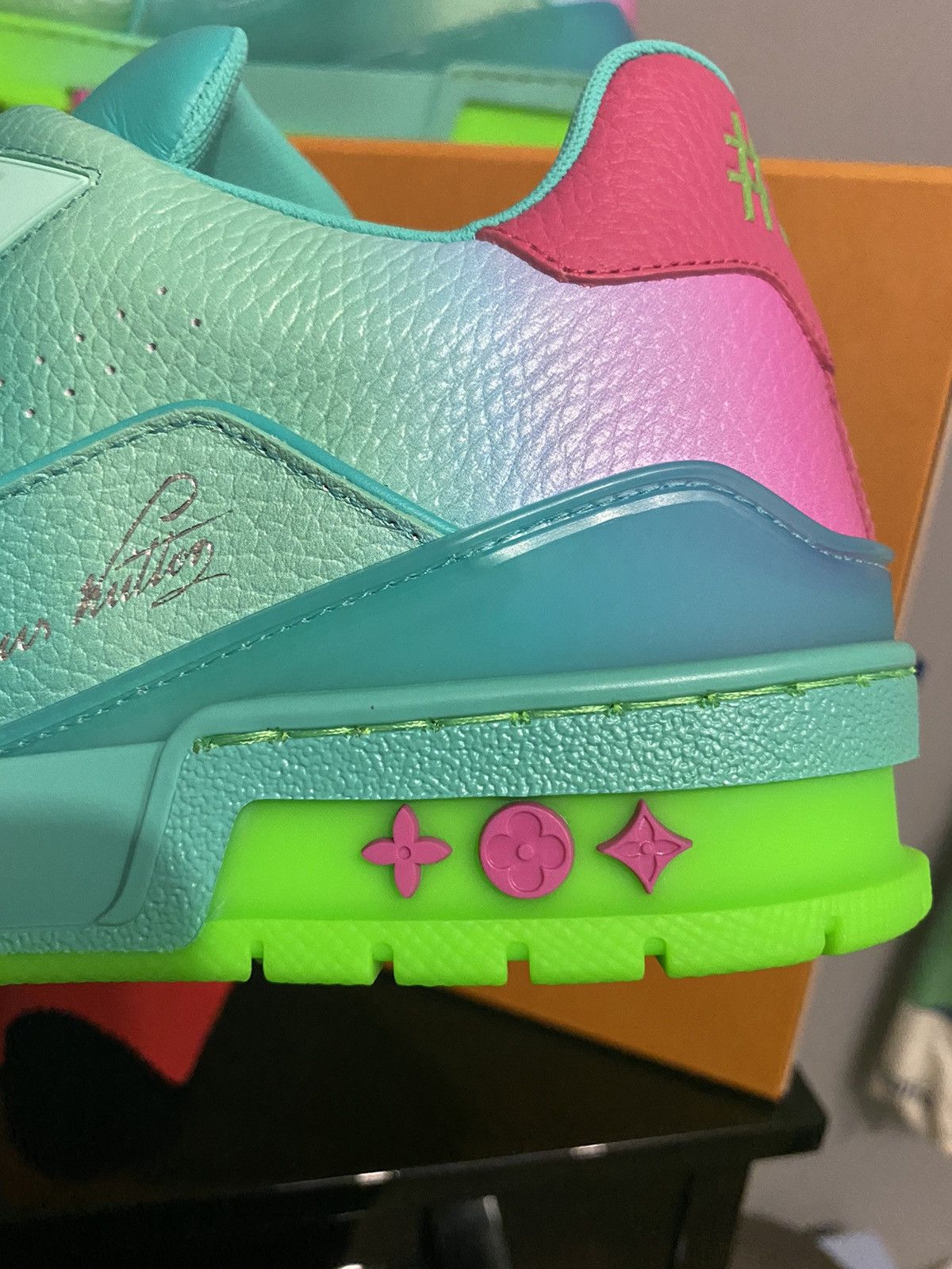 Virgil Abloh Louis Vuitton Trainer Green Ombre Size US 10 / EU 43 - 3 Thumbnail
