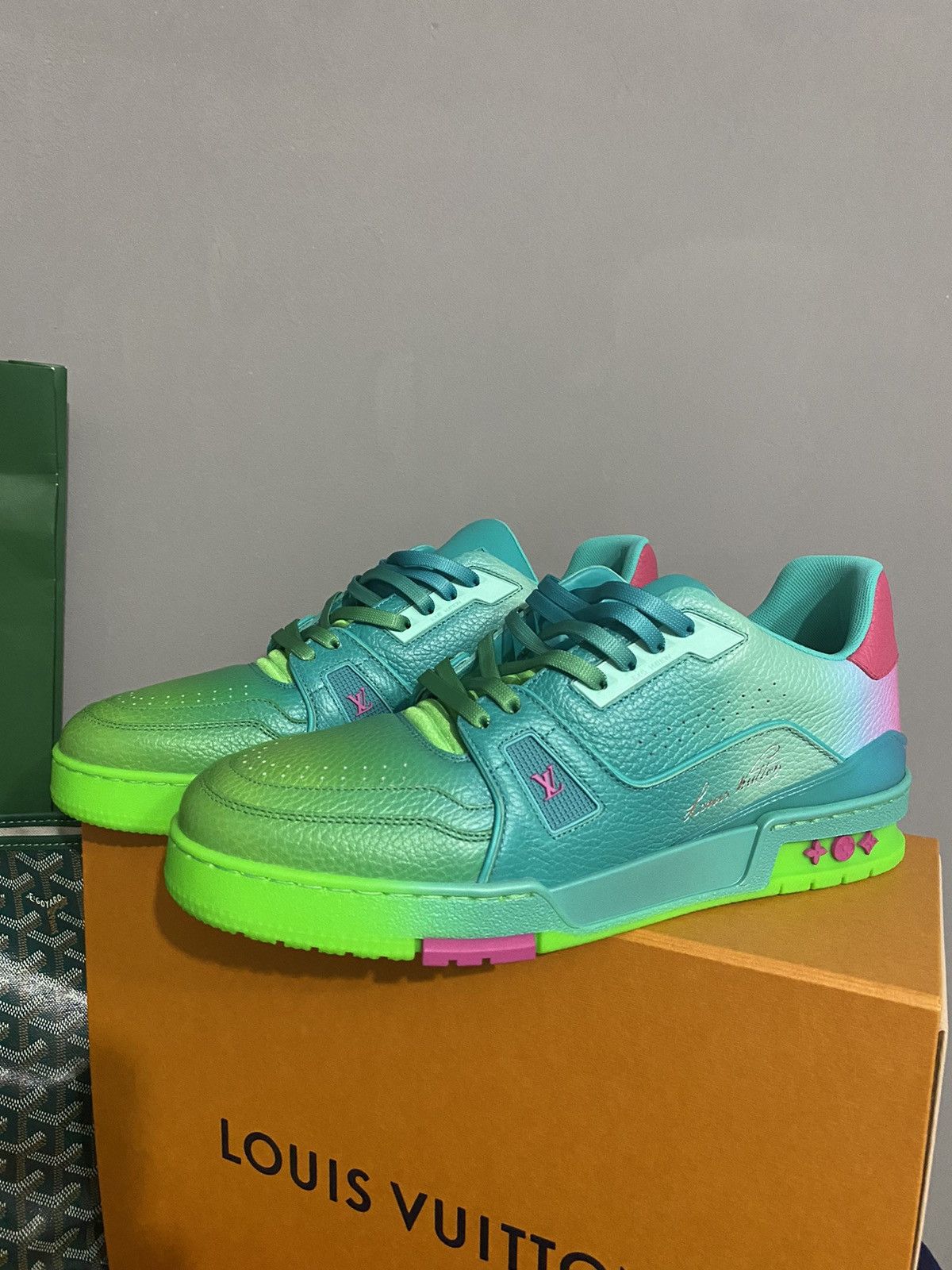 Virgil Abloh Louis Vuitton Trainer Green Ombre Size US 10 / EU 43 - 1 Thumbnail