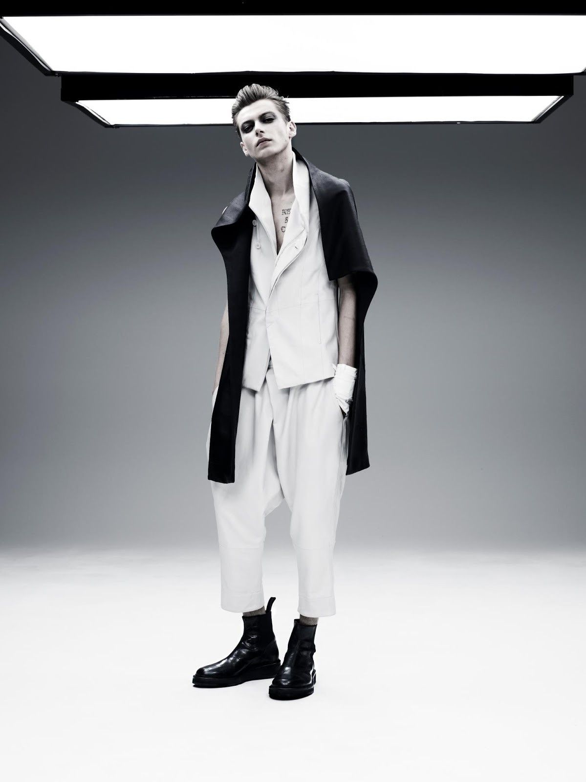 image of Julius S/s 2013 Overcrotch Cropped Pants Ver.2 in Black, Men's (Size 28)