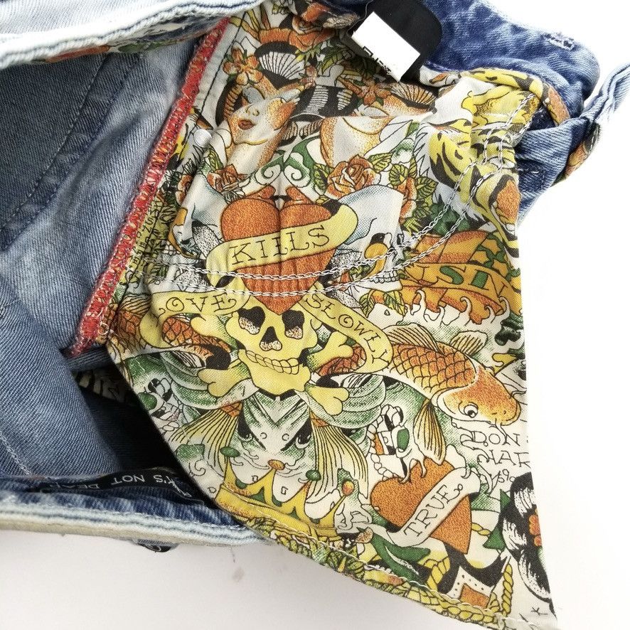 Ed Hardy Ed Hardy Light Washed Japanese Skuller Denim Jeans 30 Size US 30 / EU 46 - 4 Thumbnail