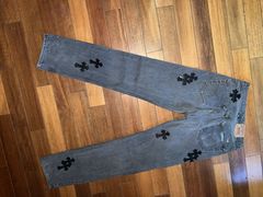 CHROME HEARTS BLACK JEANS IN RED WHITE BLACK CROSS PATCH - ANOSIO