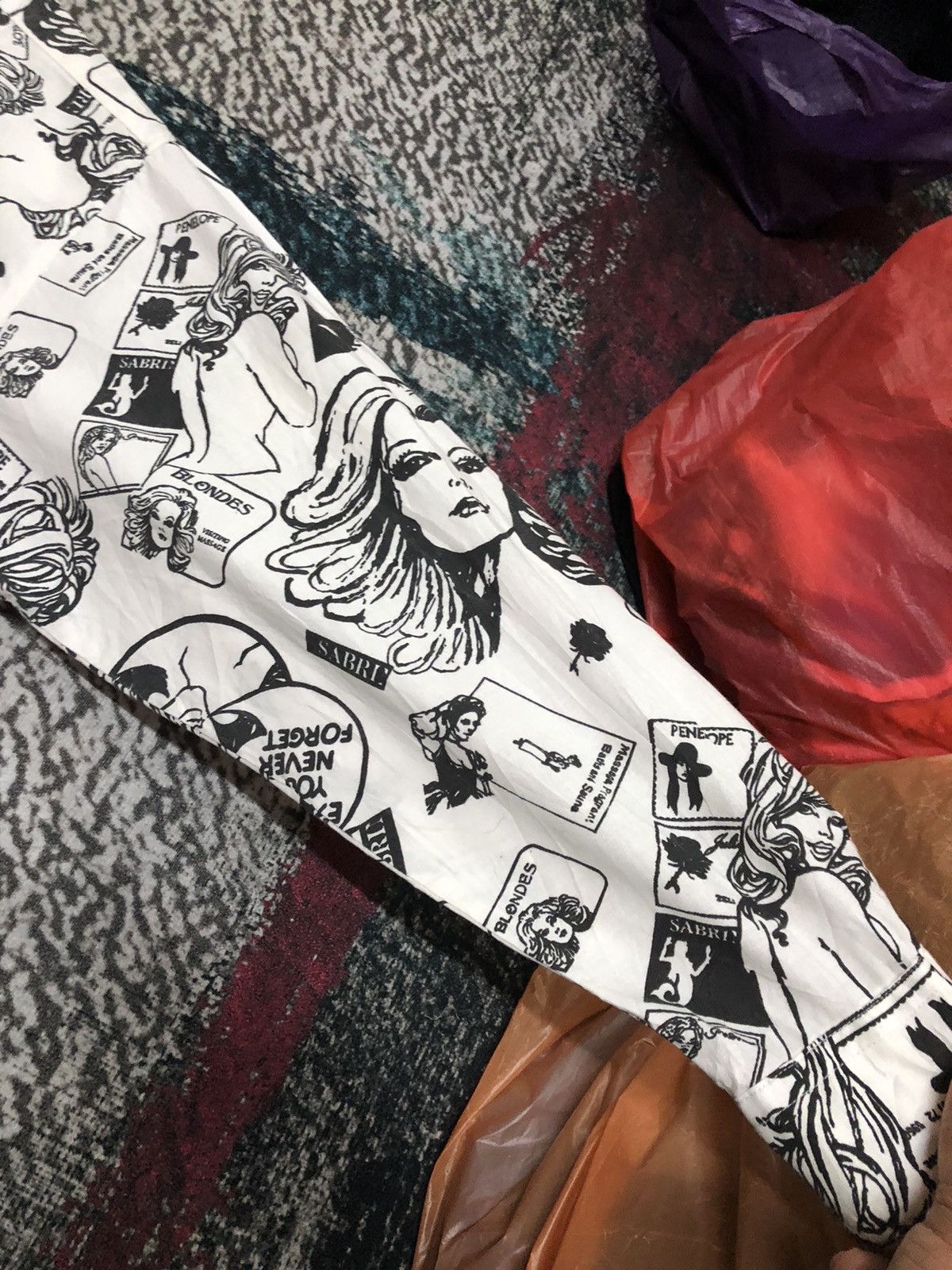 Japanese Brand × Vintage Vintage 90s Nude Girl Porn Art Fullprint Button Shirt Size US L / EU 52-54 / 3 - 9 Thumbnail