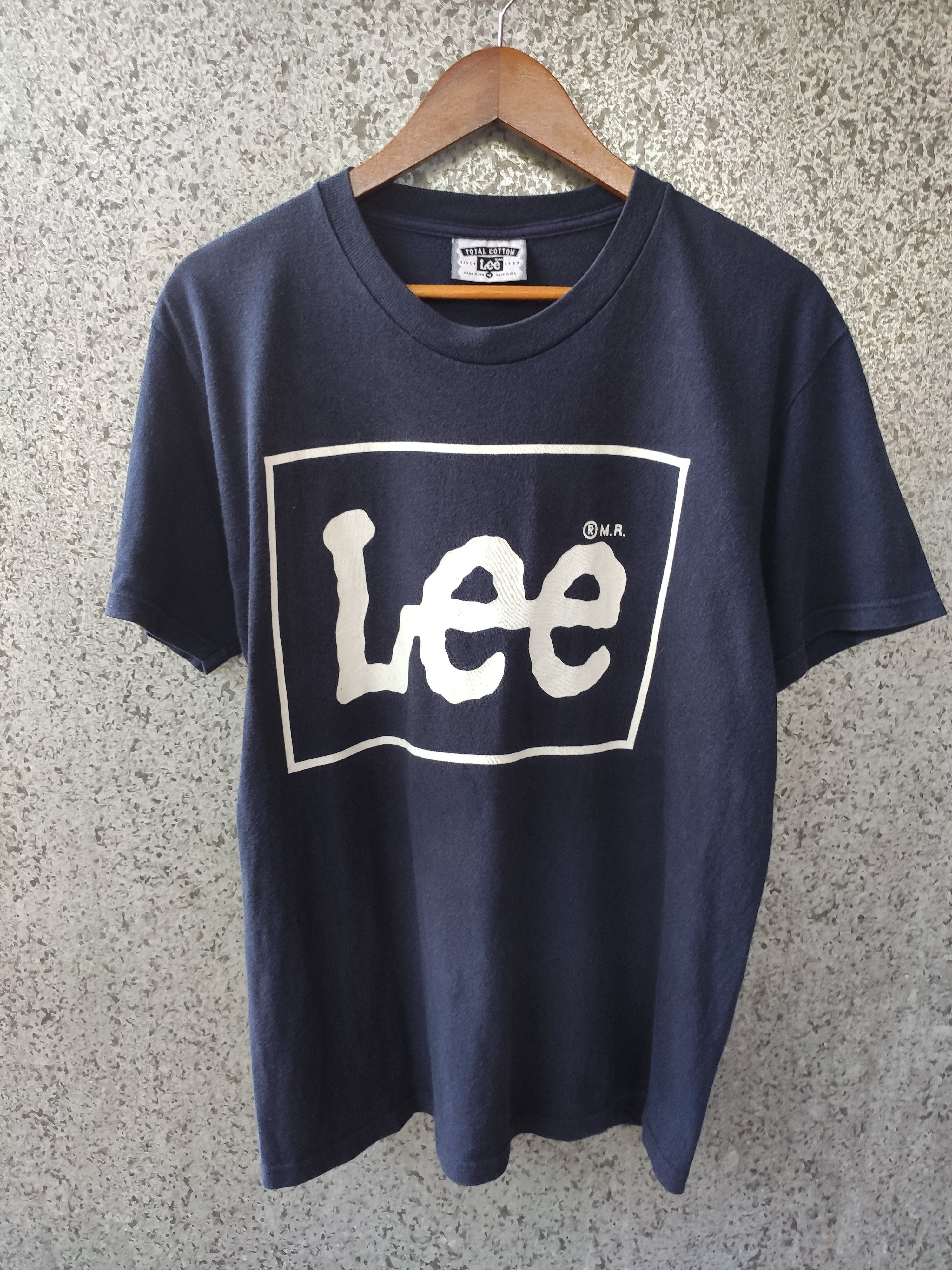 Lee 🔥 Vintage 90s Vintage Lee t shirt spell out Size US M / EU 48-50 / 2 - 1 Thumbnail