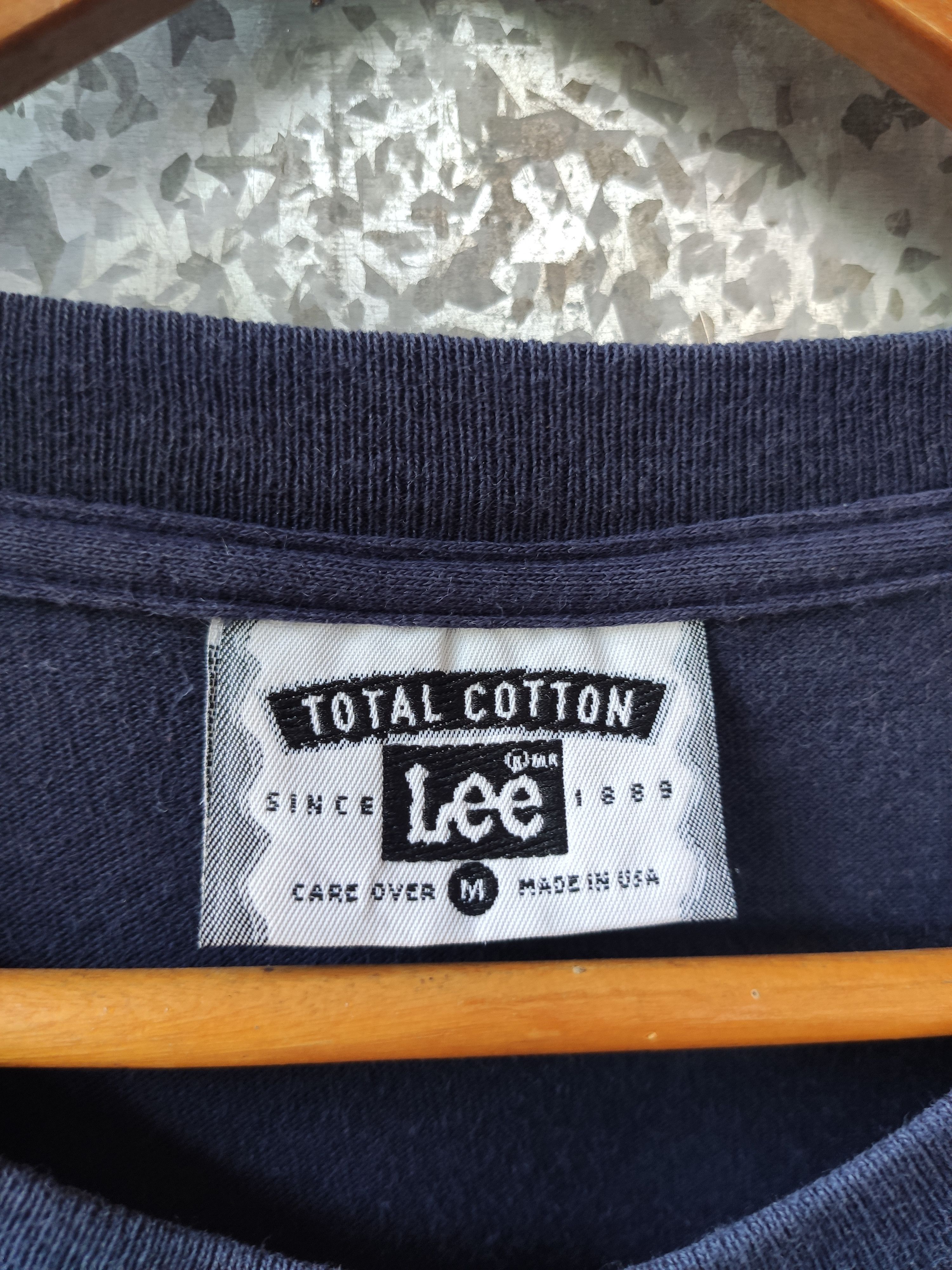 Lee 🔥 Vintage 90s Vintage Lee t shirt spell out Size US M / EU 48-50 / 2 - 4 Thumbnail