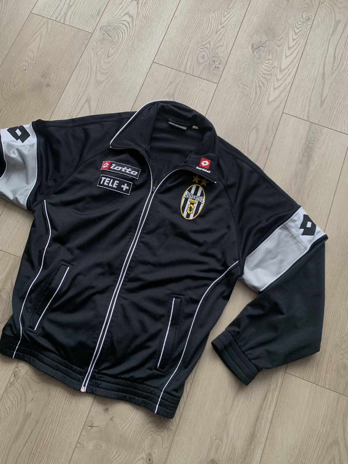 Lotto Sport × Vintage Lotto Juventus vintage soccer tracktop Size US M / EU 48-50 / 2 - 3 Thumbnail