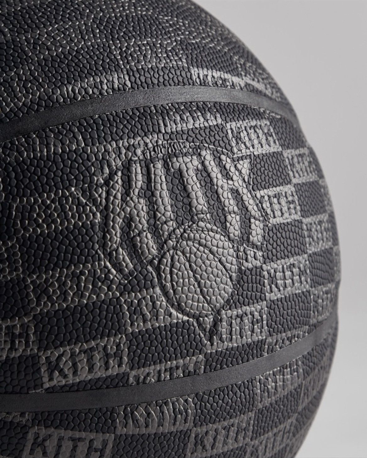 Kith × Wilson Kith Wilson Knicks Monogram Basketball Size ONE SIZE - 2 Thumbnail