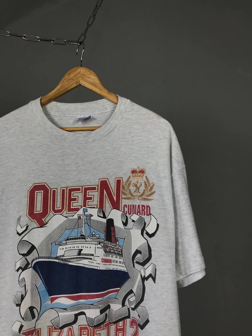 Vintage Queen Elizabeth 2 1992 vintage movie made in USA tee Size US XL / EU 56 / 4 - 2 Thumbnail