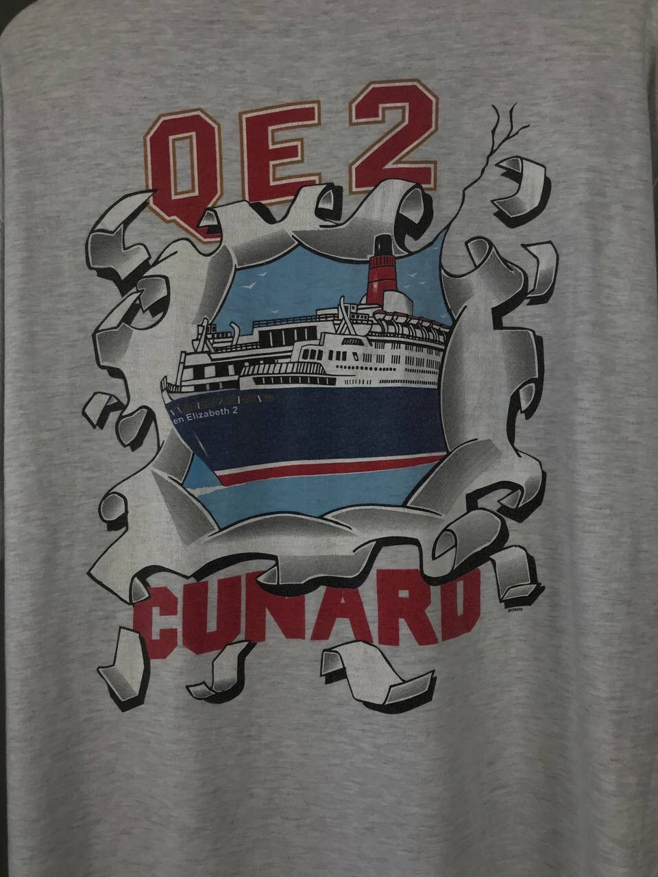 Vintage Queen Elizabeth 2 1992 vintage movie made in USA tee Size US XL / EU 56 / 4 - 7 Thumbnail