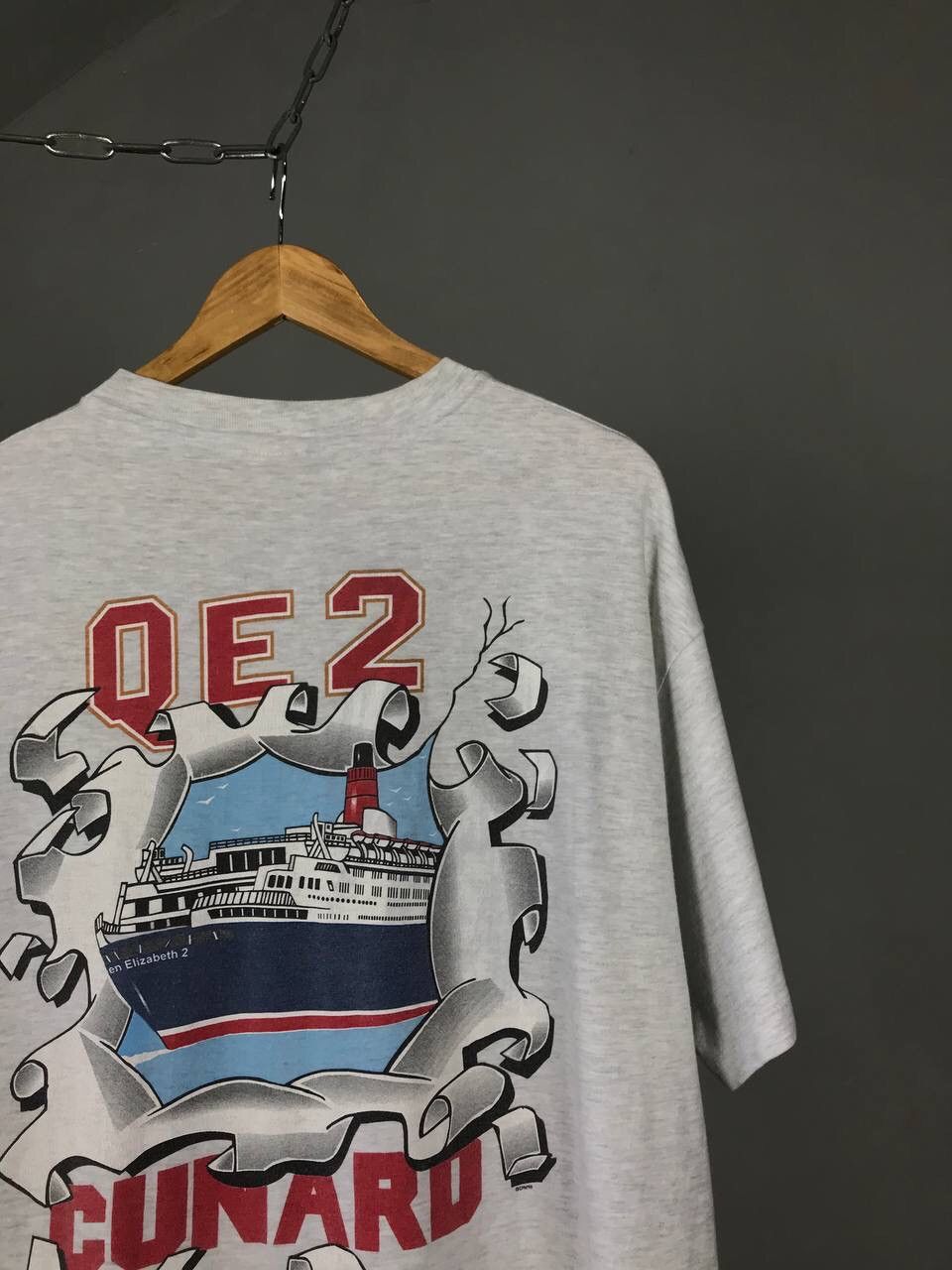 Vintage Queen Elizabeth 2 1992 vintage movie made in USA tee Size US XL / EU 56 / 4 - 6 Thumbnail