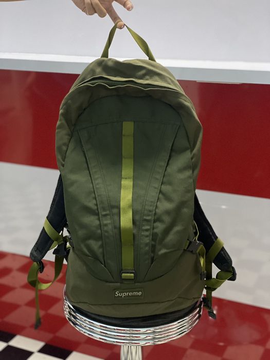 Grailed hotsell supreme backpack