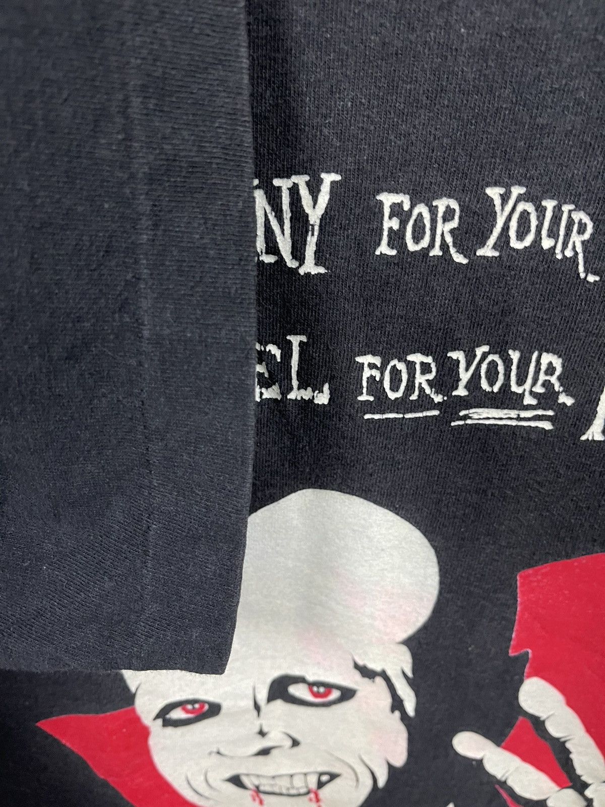 Vintage Vintage 90s Movie Dracula Bram Stokers Faded Shirt Size US XL / EU 56 / 4 - 6 Thumbnail