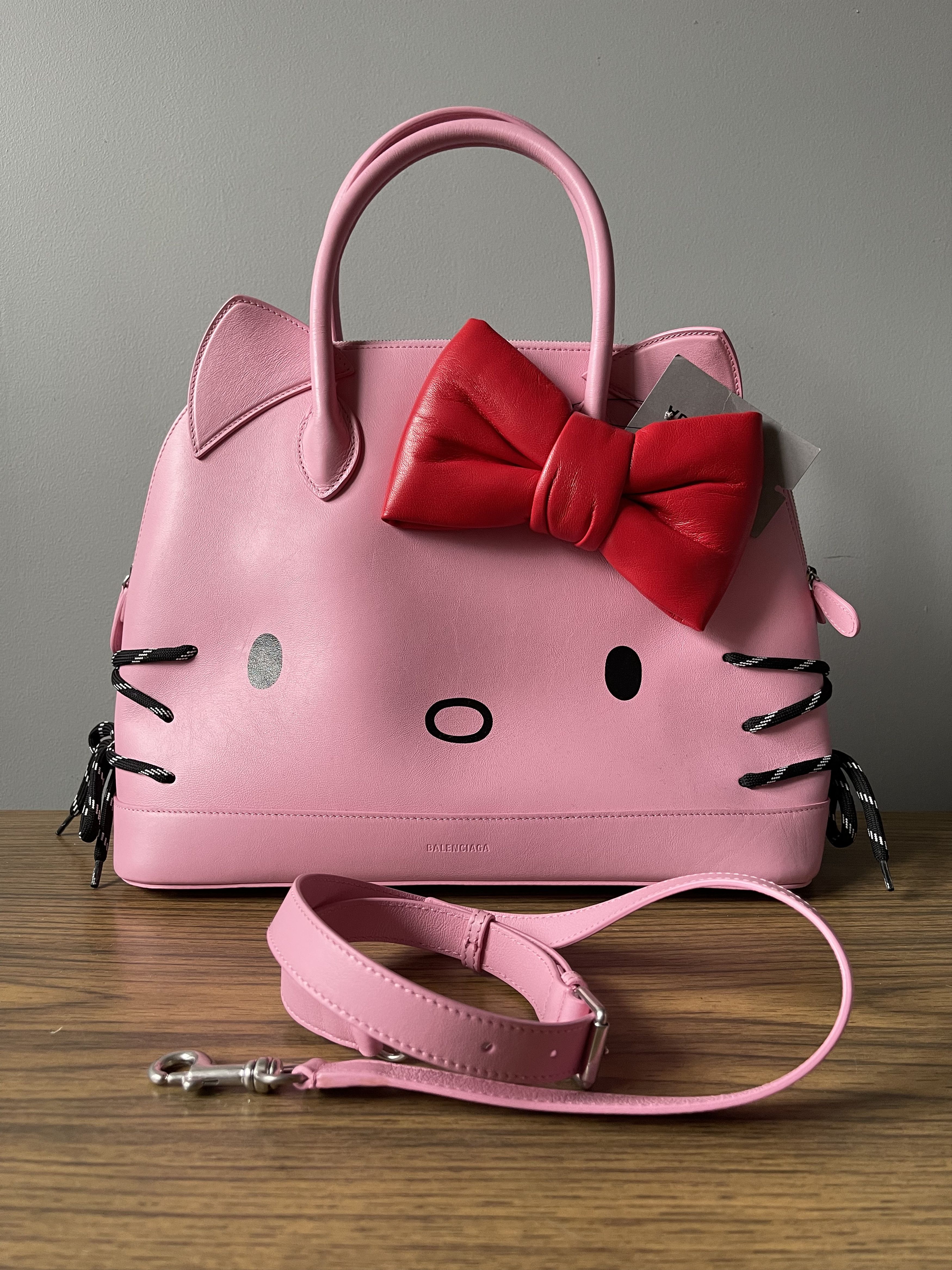 Balenciaga SS20 pink hello kitty bag SZ:S