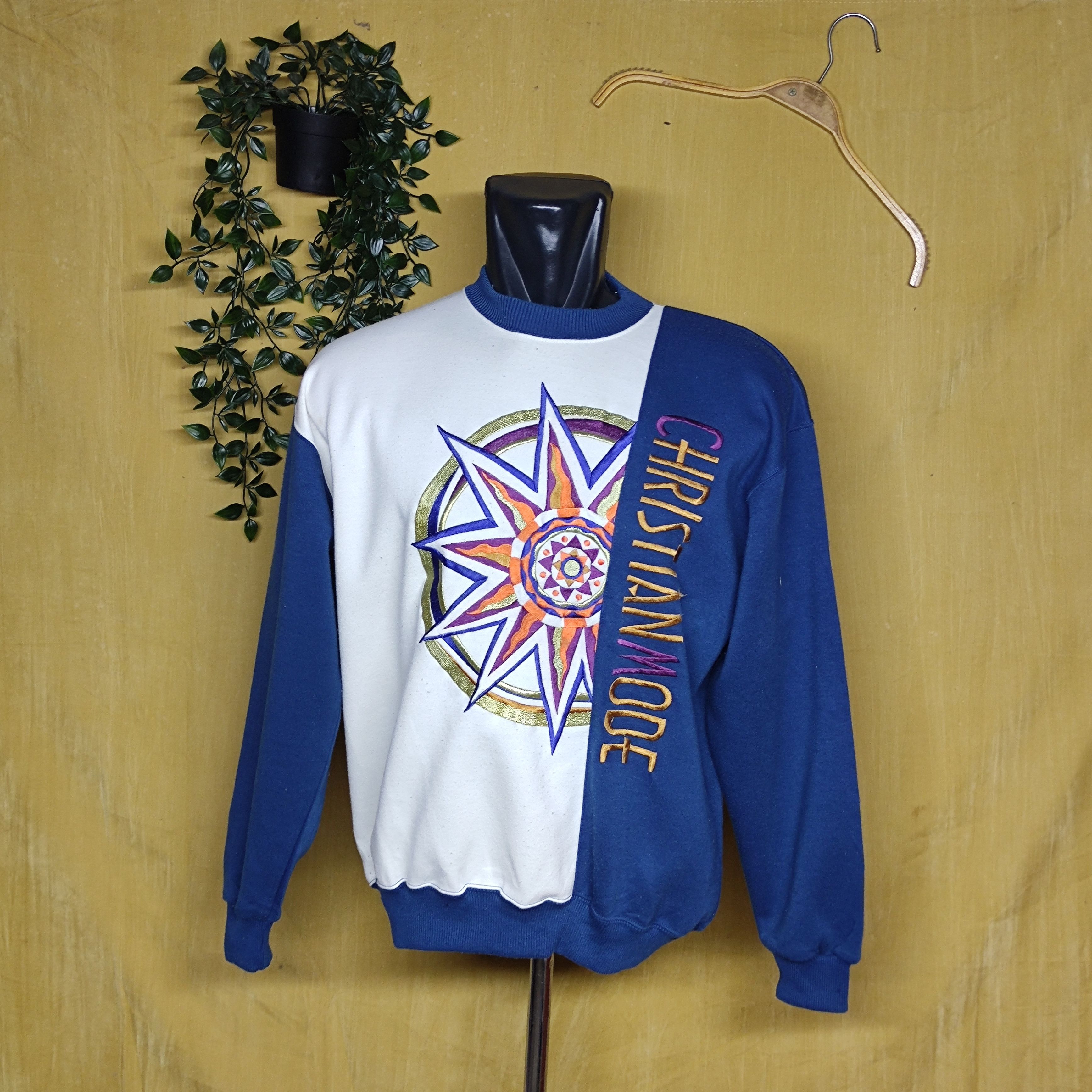 Vintage RARE🔥Vintage Christian Mode Sweatshirt BigLogo Embroidered Size US L / EU 52-54 / 3 - 1 Thumbnail