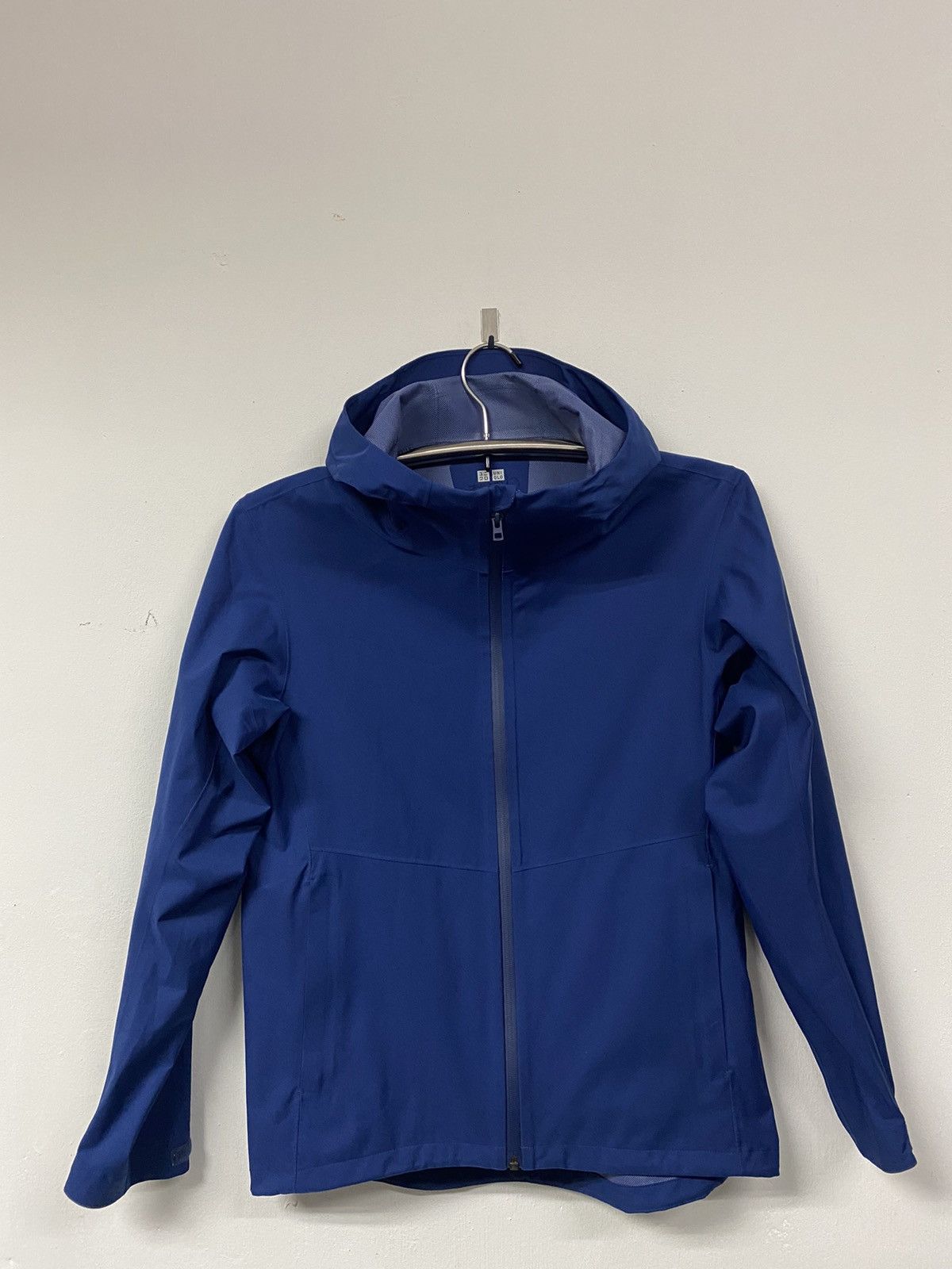 UNIQLO Water Resistant Jacket Hoodie Raincoat Outwear