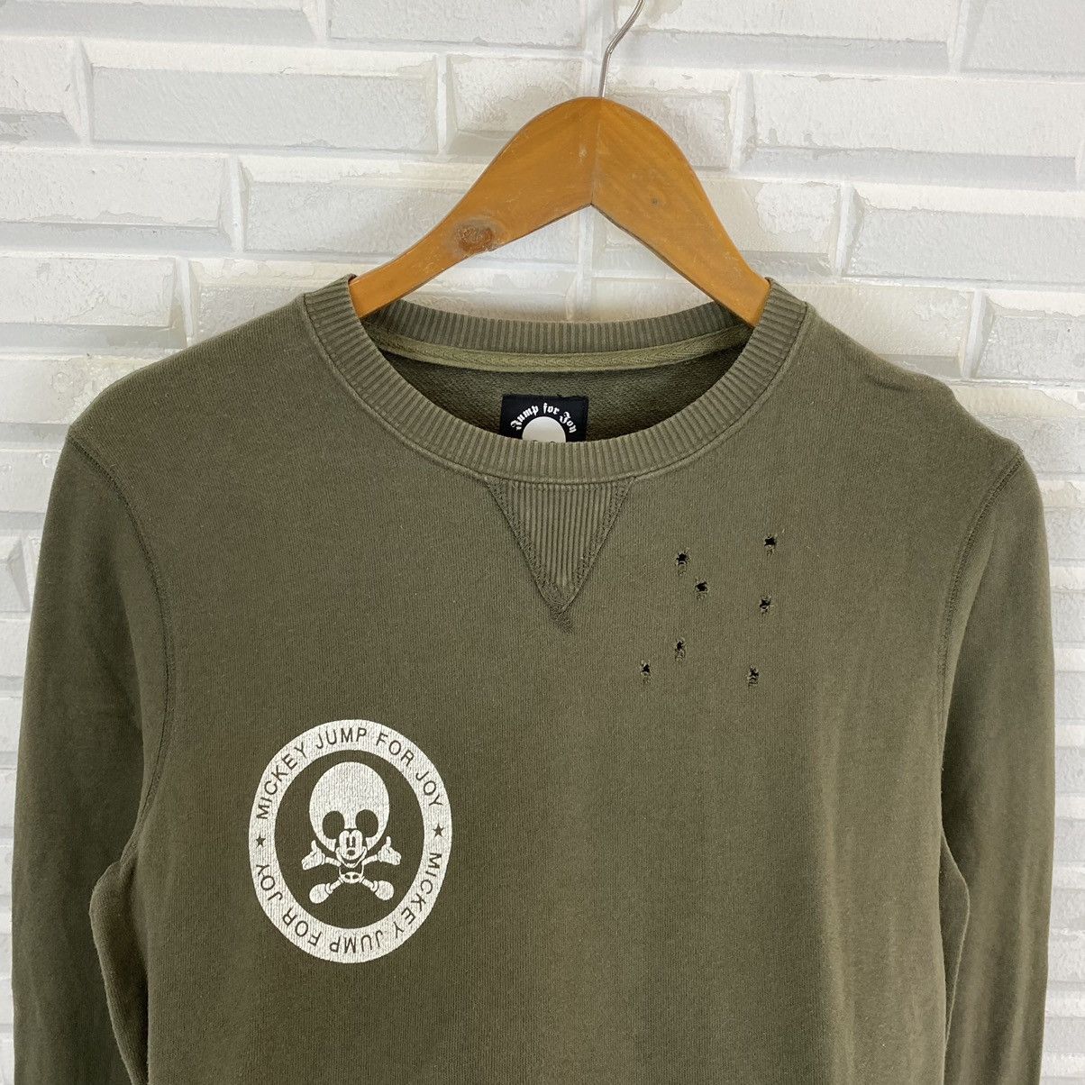 Mickey Mouse RARE!! MICKEY MOUSE JUMP FOR JOY SWEATSHIRT NICE DESIGN Size US S / EU 44-46 / 1 - 7 Thumbnail